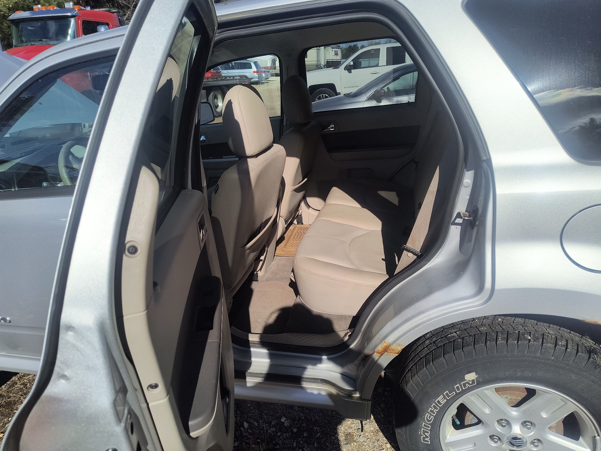 2009 mercury mariner-hybrid 4wd with 333358 miles for sale near Elk River, Minnesota 106658_24_drv_rear_seat.jpg