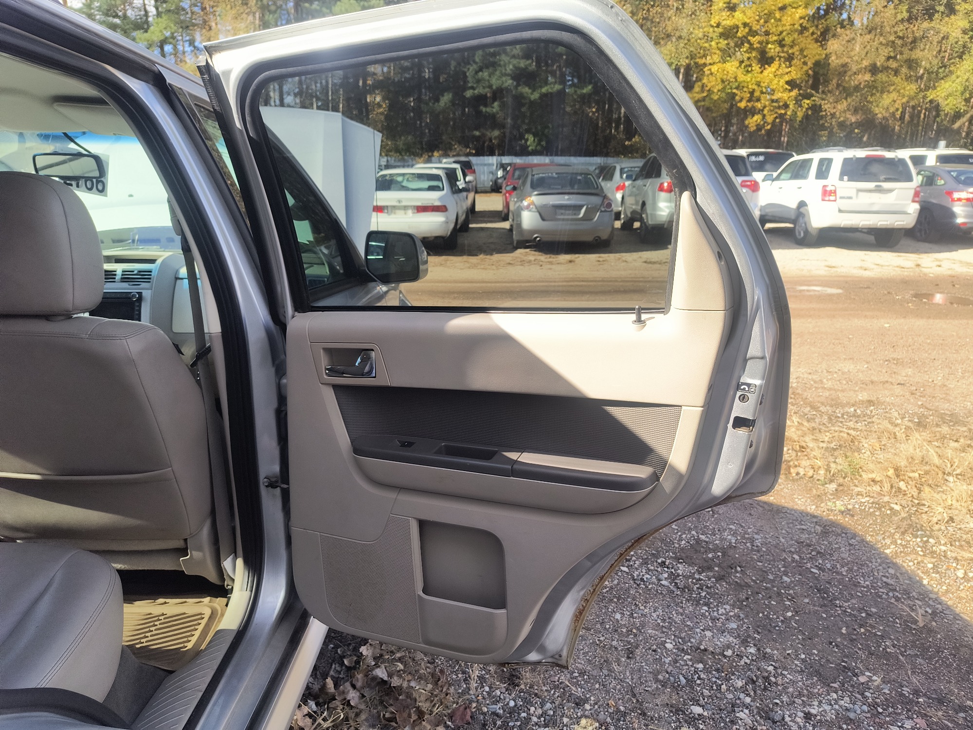 2009 mercury mariner-hybrid 4wd with 333358 miles for sale near Elk River, Minnesota 106658_30_pass_rear_door_panel.jpg