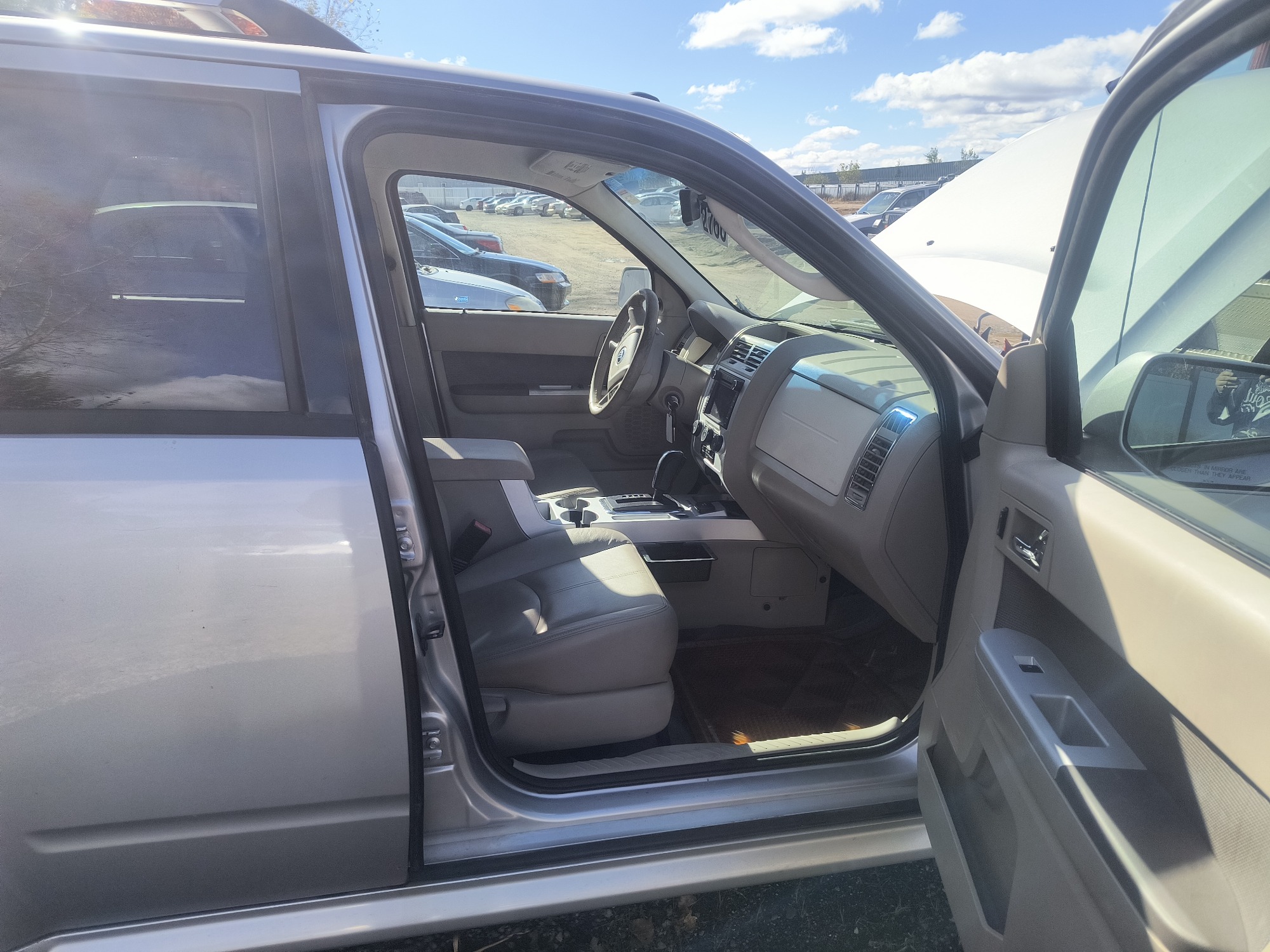 2009 mercury mariner-hybrid 4wd with 333358 miles for sale near Elk River, Minnesota 106658_31_passenger_seat.jpg