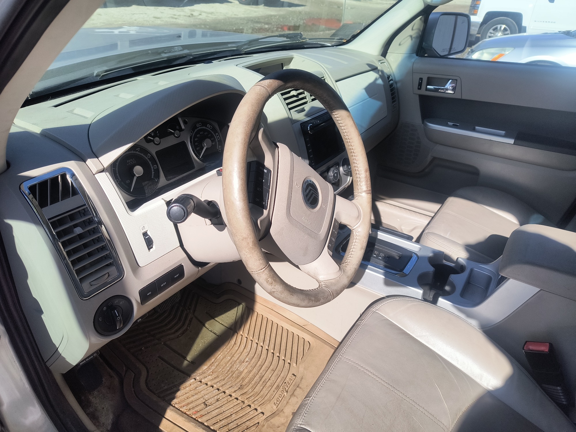 2009 mercury mariner-hybrid 4wd with 333358 miles for sale near Elk River, Minnesota 106658_37_left_of_steering_wheel.jpg