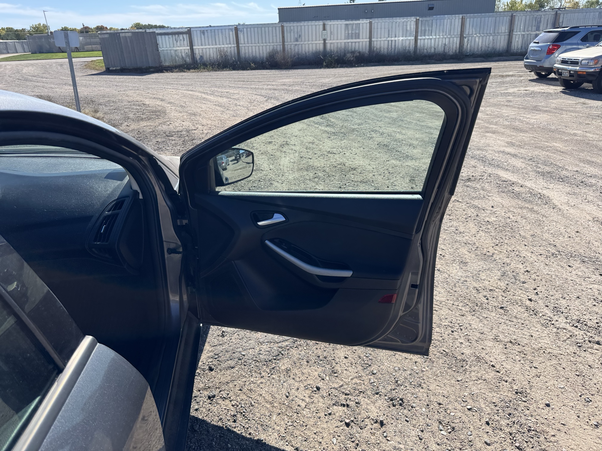 2013 ford focus se-sedan with 242471 miles for sale near Elk River, Minnesota 106659_32_passenger_door_panel.jpg