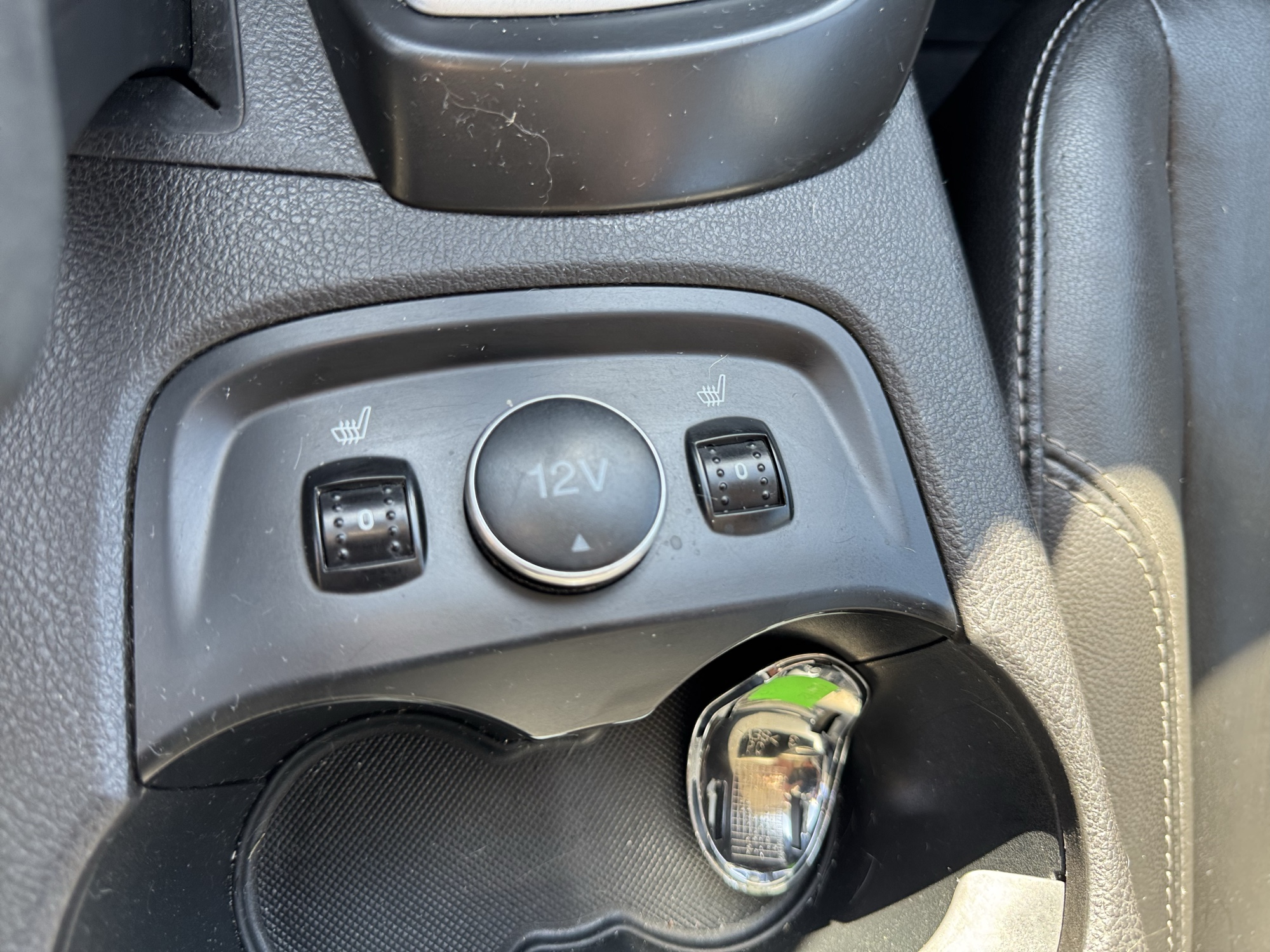 2013 ford focus se-sedan with 242471 miles for sale near Elk River, Minnesota 106659_42_heated_seat_switches.jpg