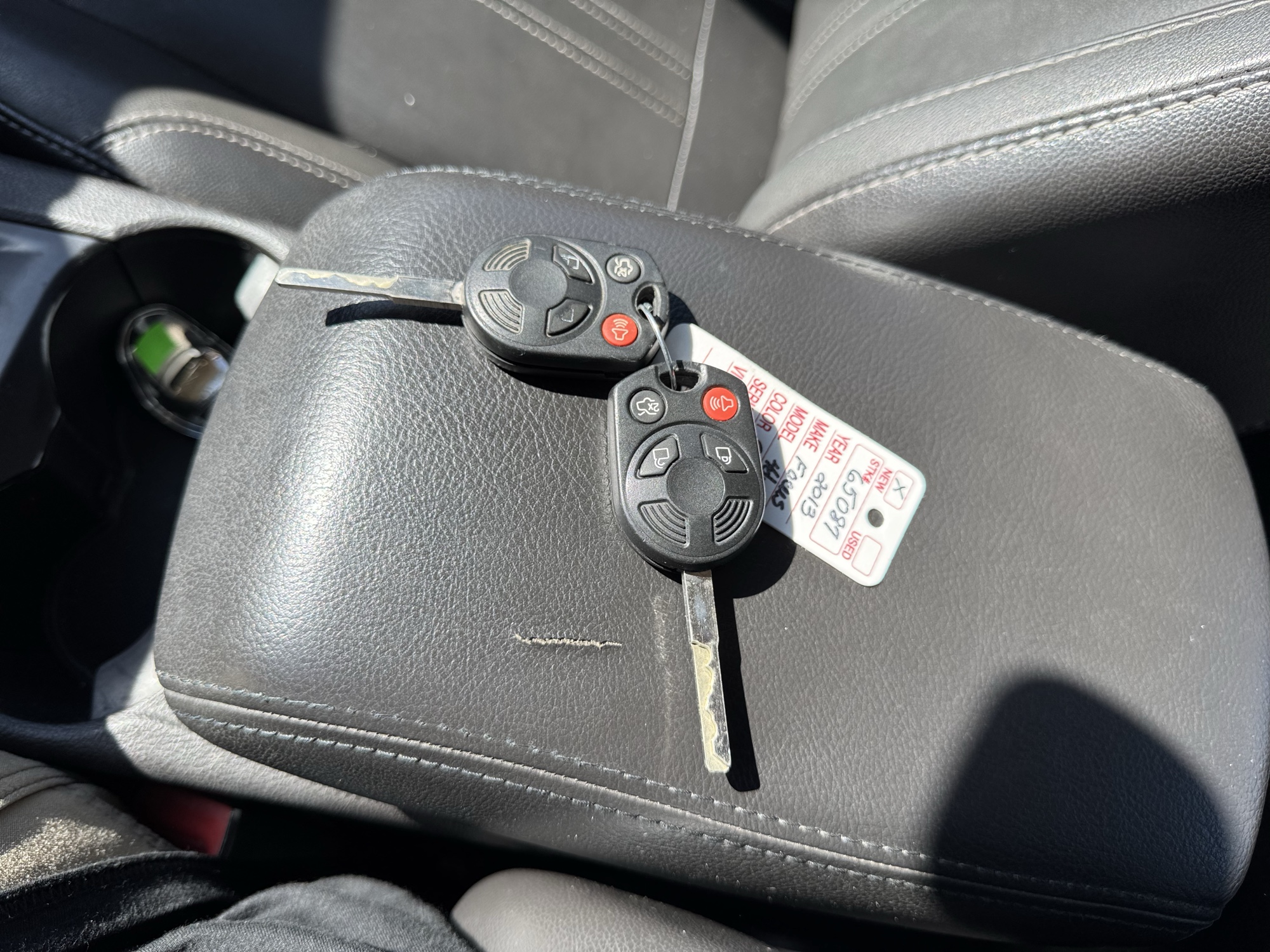2013 ford focus se-sedan with 242471 miles for sale near Elk River, Minnesota 106659_51_keys.jpg