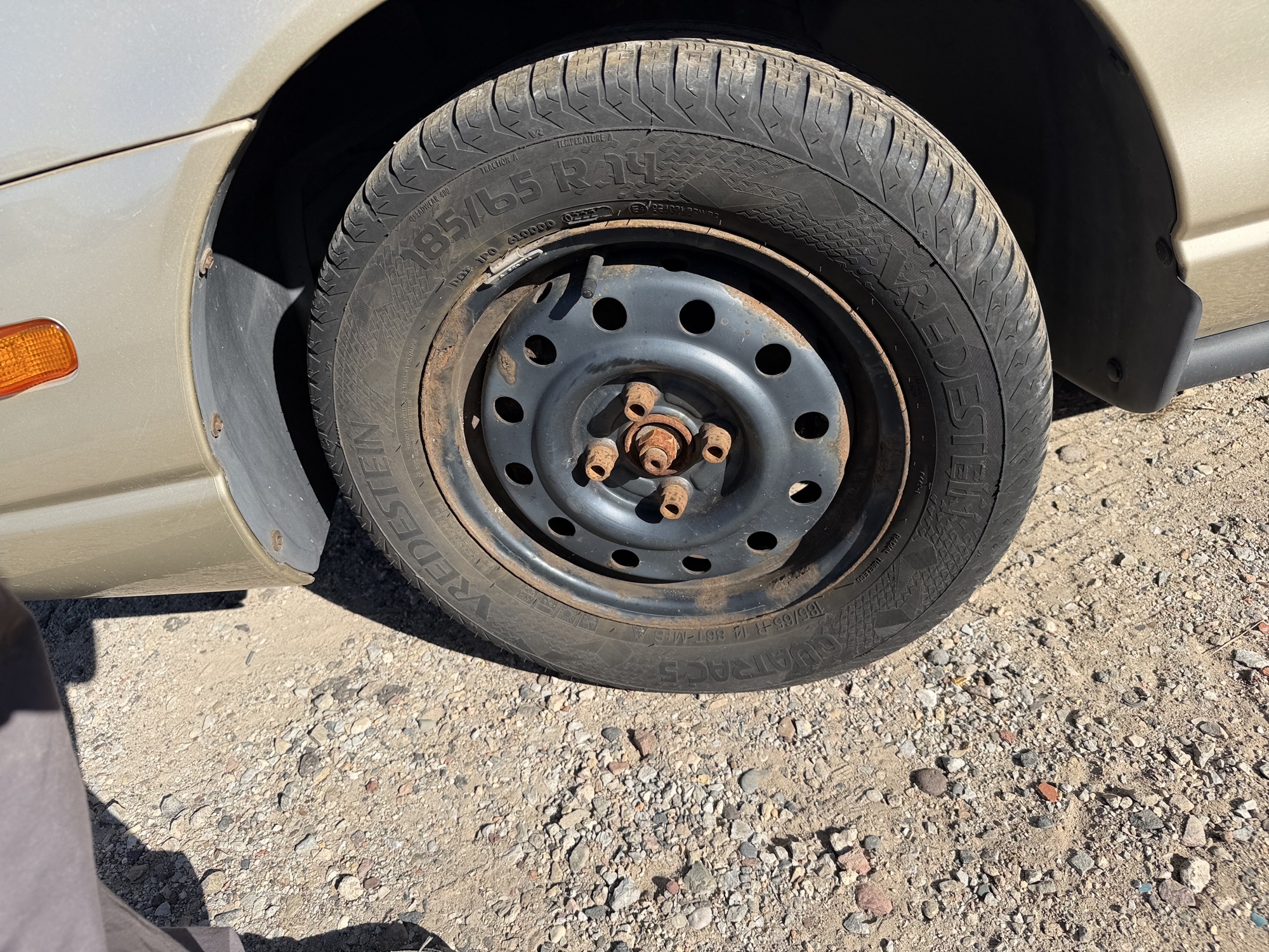 2002 saturn sl sl1 with 170974 miles for sale near Elk River, Minnesota 106660_12_drv_front_wheel.jpg