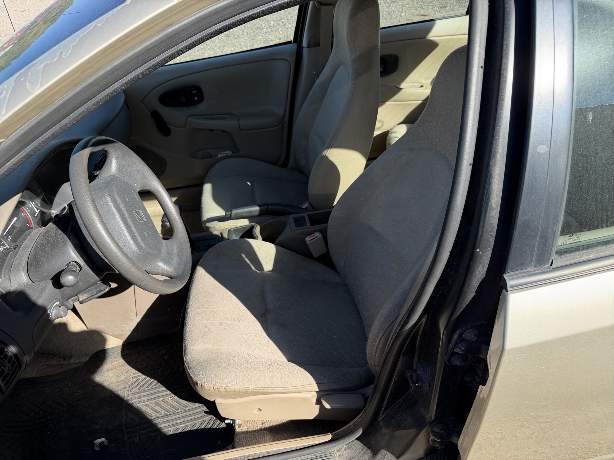 2002 saturn sl sl1 with 170974 miles for sale near Elk River, Minnesota 106660_22_driver_seat.jpg