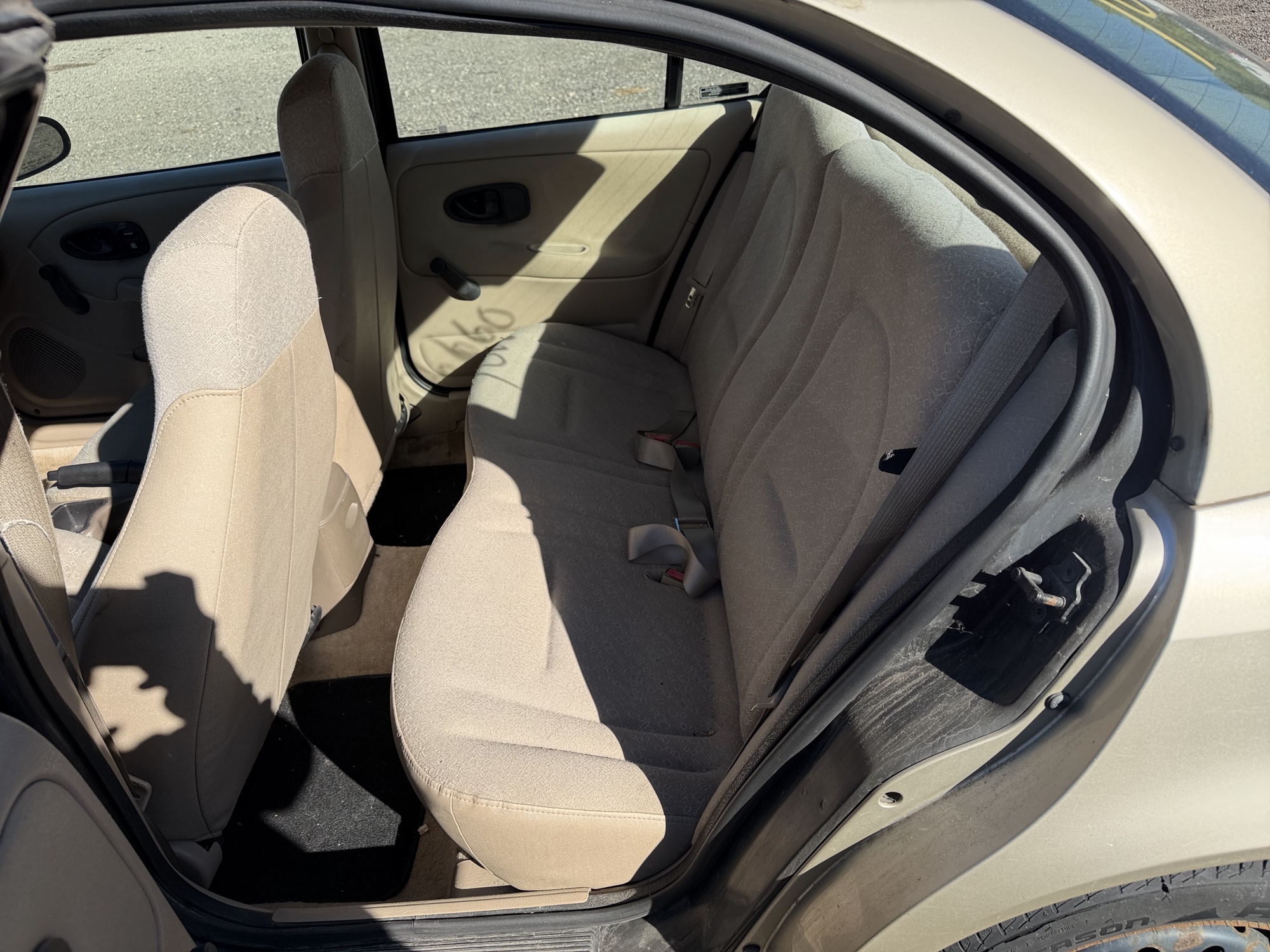 2002 saturn sl sl1 with 170974 miles for sale near Elk River, Minnesota 106660_24_drv_rear_seat.jpg