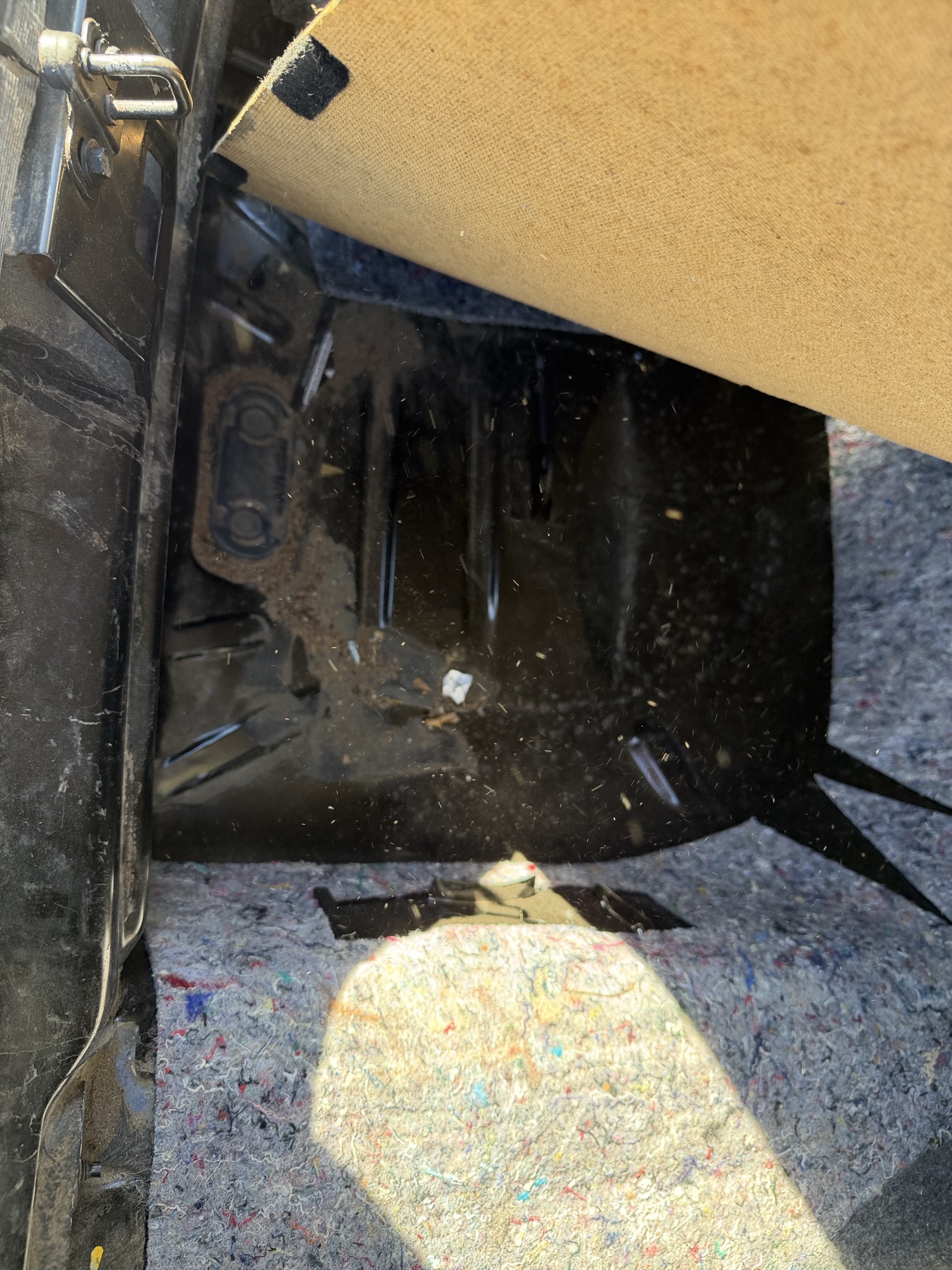 2002 saturn sl sl1 with 170974 miles for sale near Elk River, Minnesota 106660_27_spare_tire.jpg