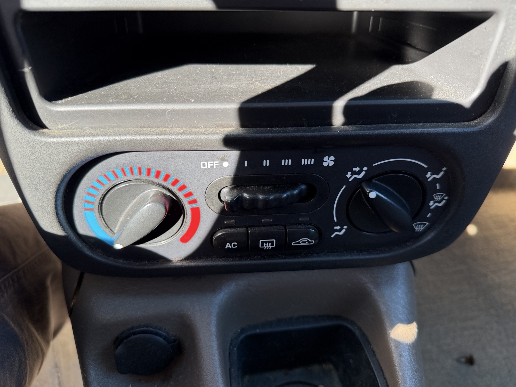2002 saturn sl sl1 with 170974 miles for sale near Elk River, Minnesota 106660_40_climate_control.jpg