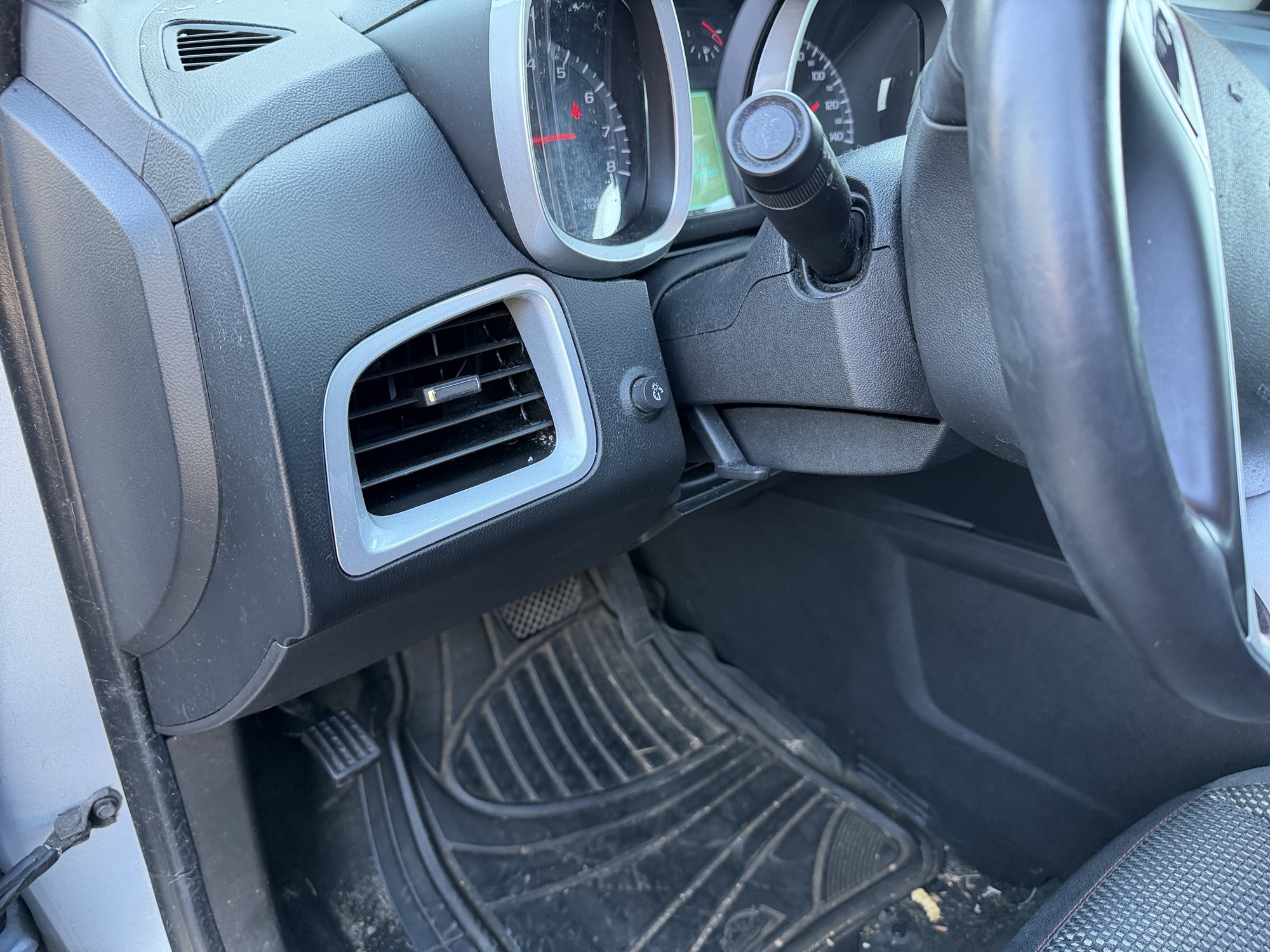 2015 chevrolet equinox 1lt-2wd with 133194 miles for sale near Elk River, Minnesota 106663_37_left_of_steering_wheel.jpg