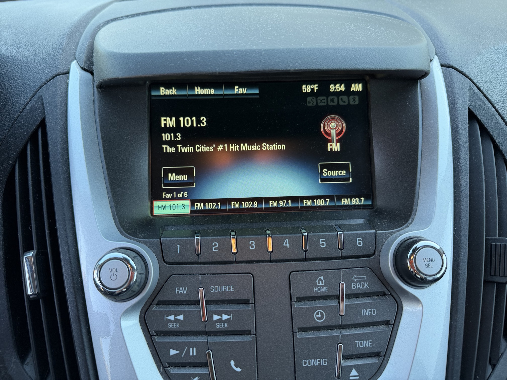 2015 chevrolet equinox 1lt-2wd with 133194 miles for sale near Elk River, Minnesota 106663_39_radio_closeup.jpg