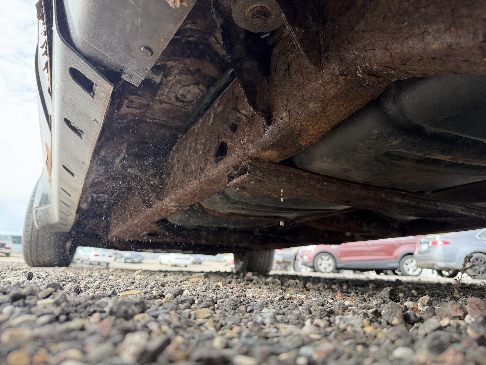 2002 gmc envoy with 220295 miles for sale near Elk River, Minnesota 106665_18_undercar_rear_drv.jpg