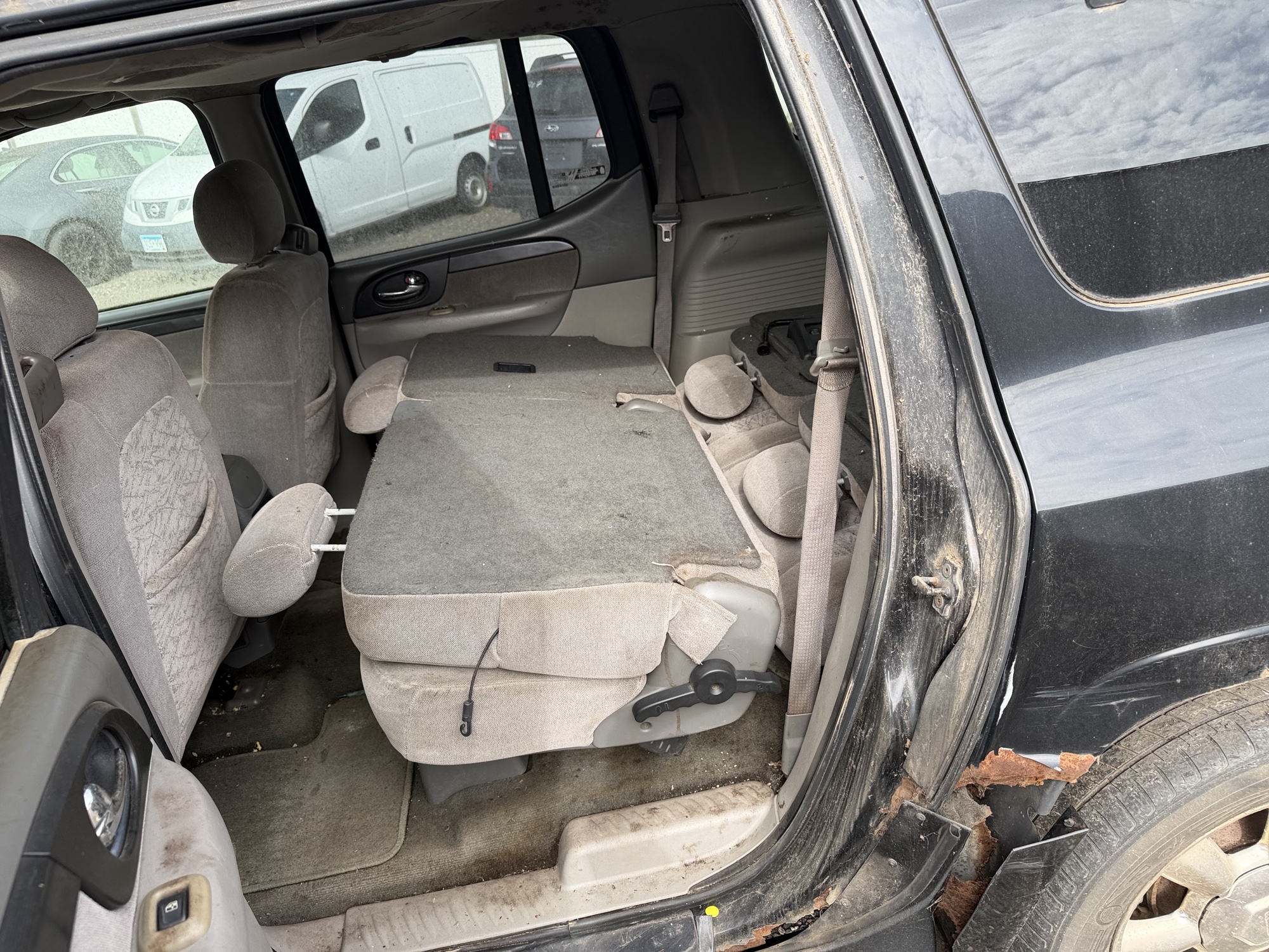 2002 gmc envoy with 220295 miles for sale near Elk River, Minnesota 106665_25_drv_rear_door_panel.jpg