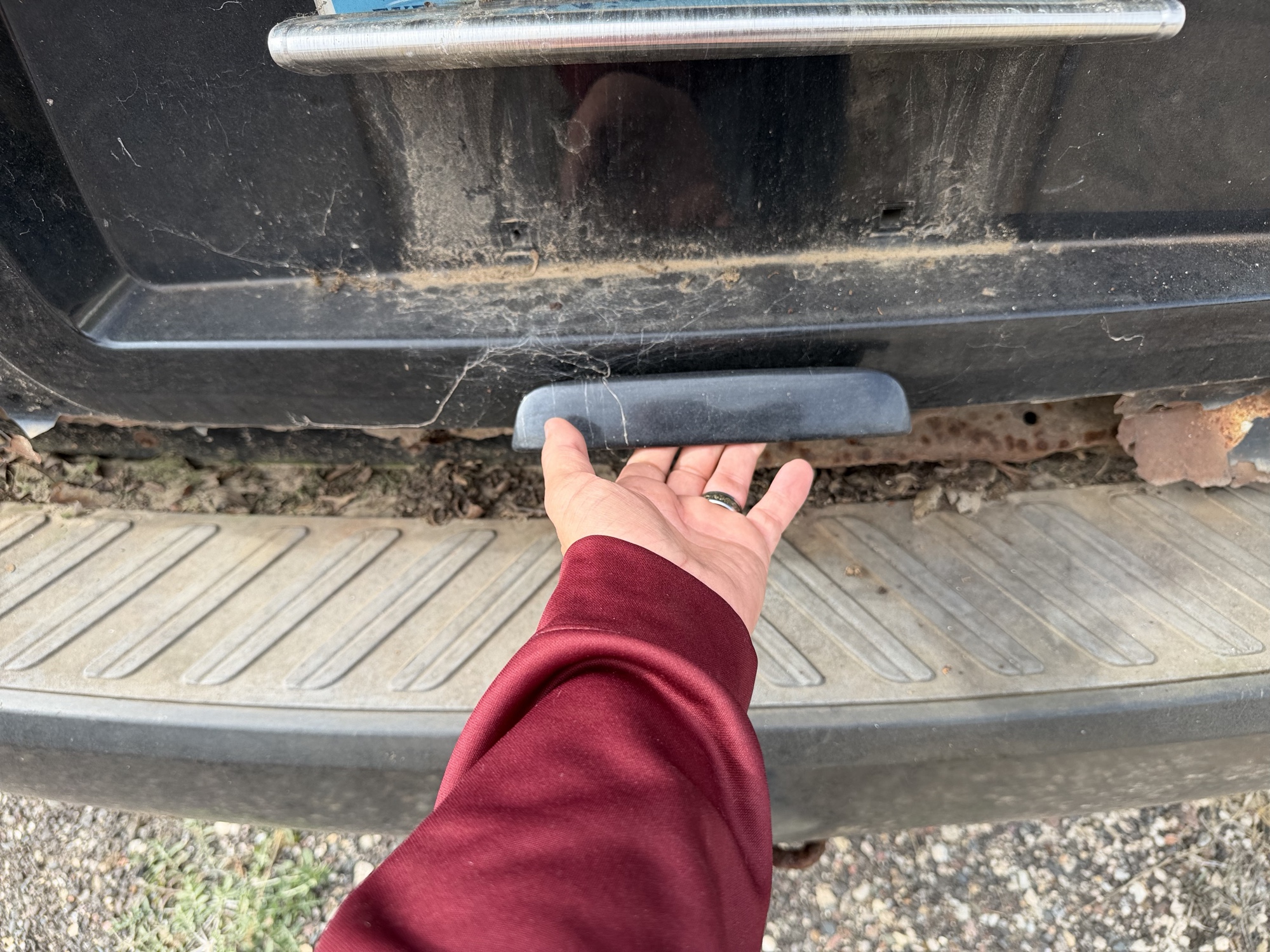 2002 gmc envoy with 220295 miles for sale near Elk River, Minnesota 106665_27_spare_tire.jpg