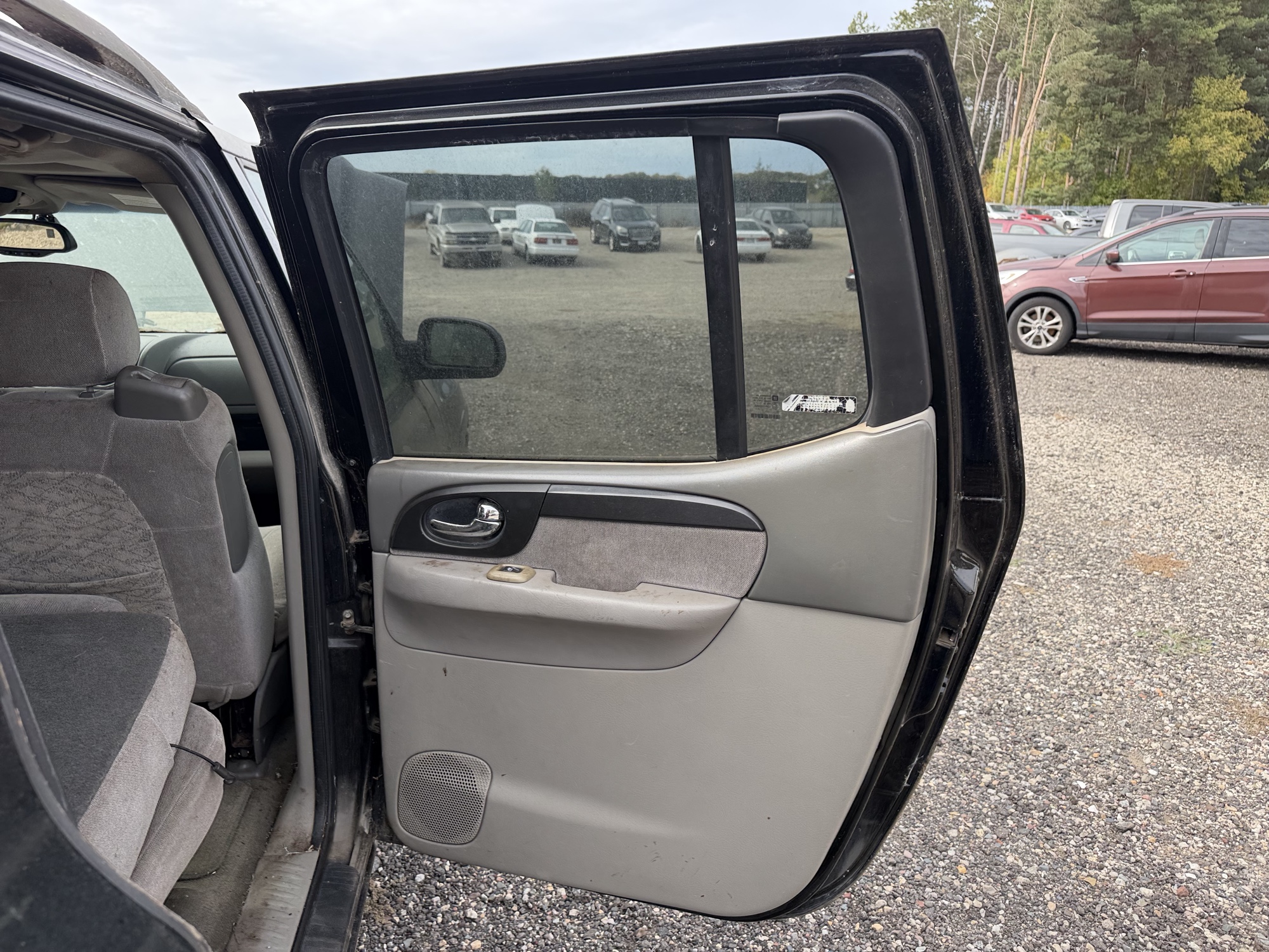 2002 gmc envoy with 220295 miles for sale near Elk River, Minnesota 106665_30_pass_rear_door_panel.jpg