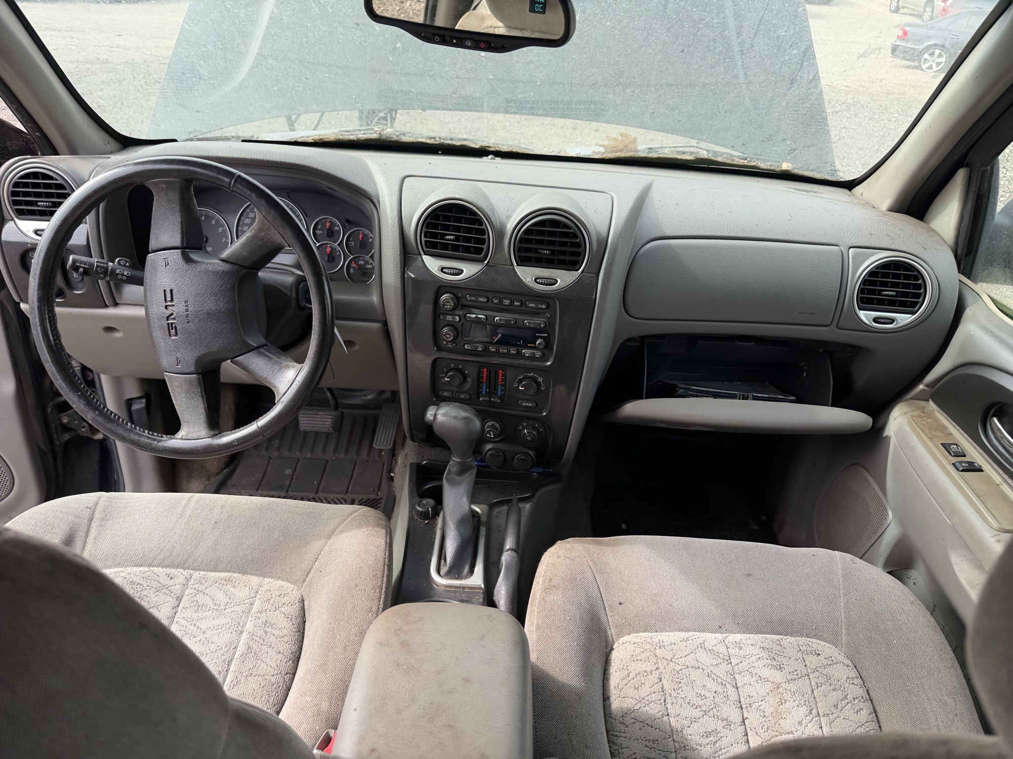2002 gmc envoy with 220295 miles for sale near Elk River, Minnesota 106665_34_whole_dash.jpg