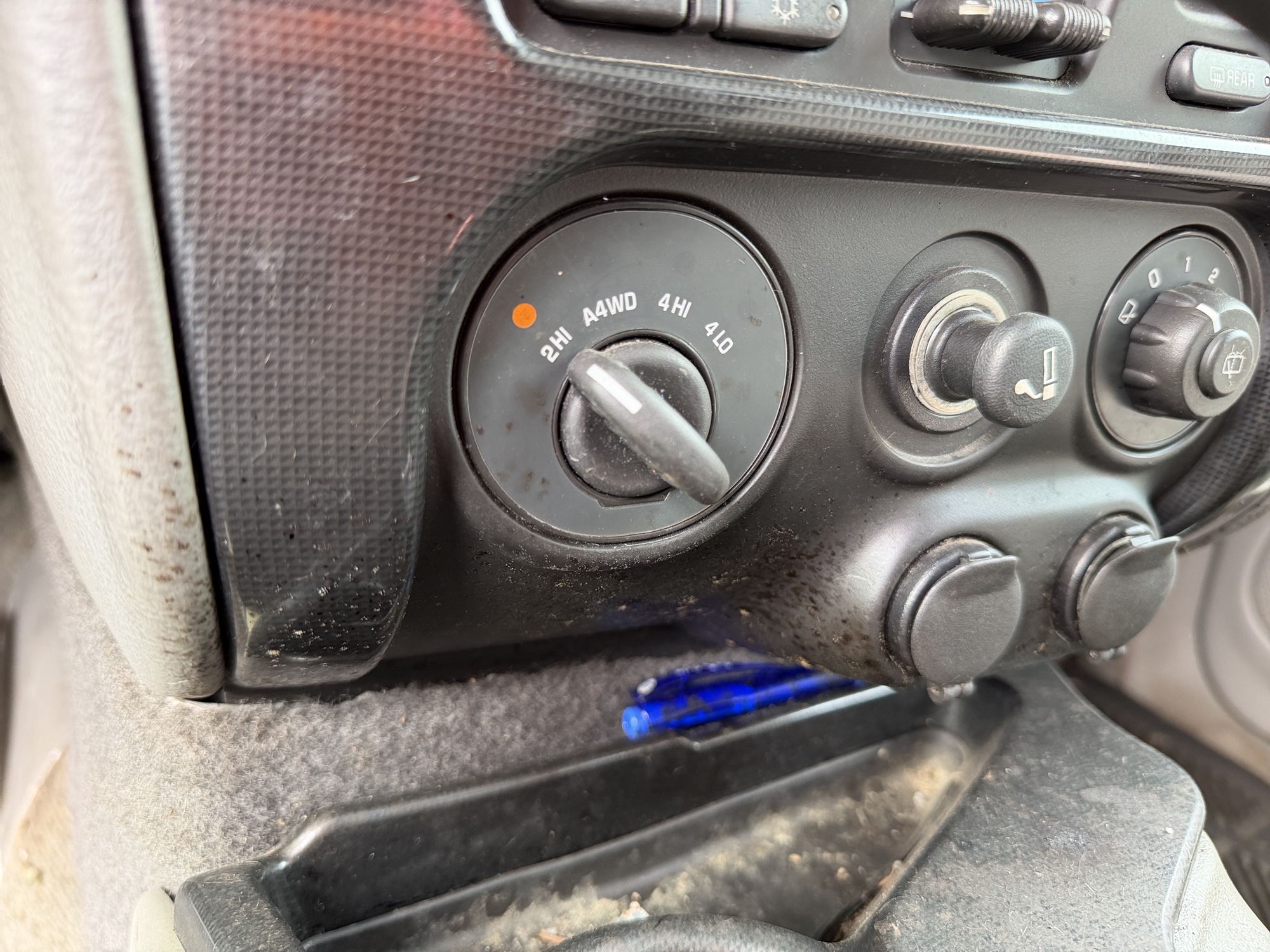 2002 gmc envoy with 220295 miles for sale near Elk River, Minnesota 106665_38_4x4_switch.jpg