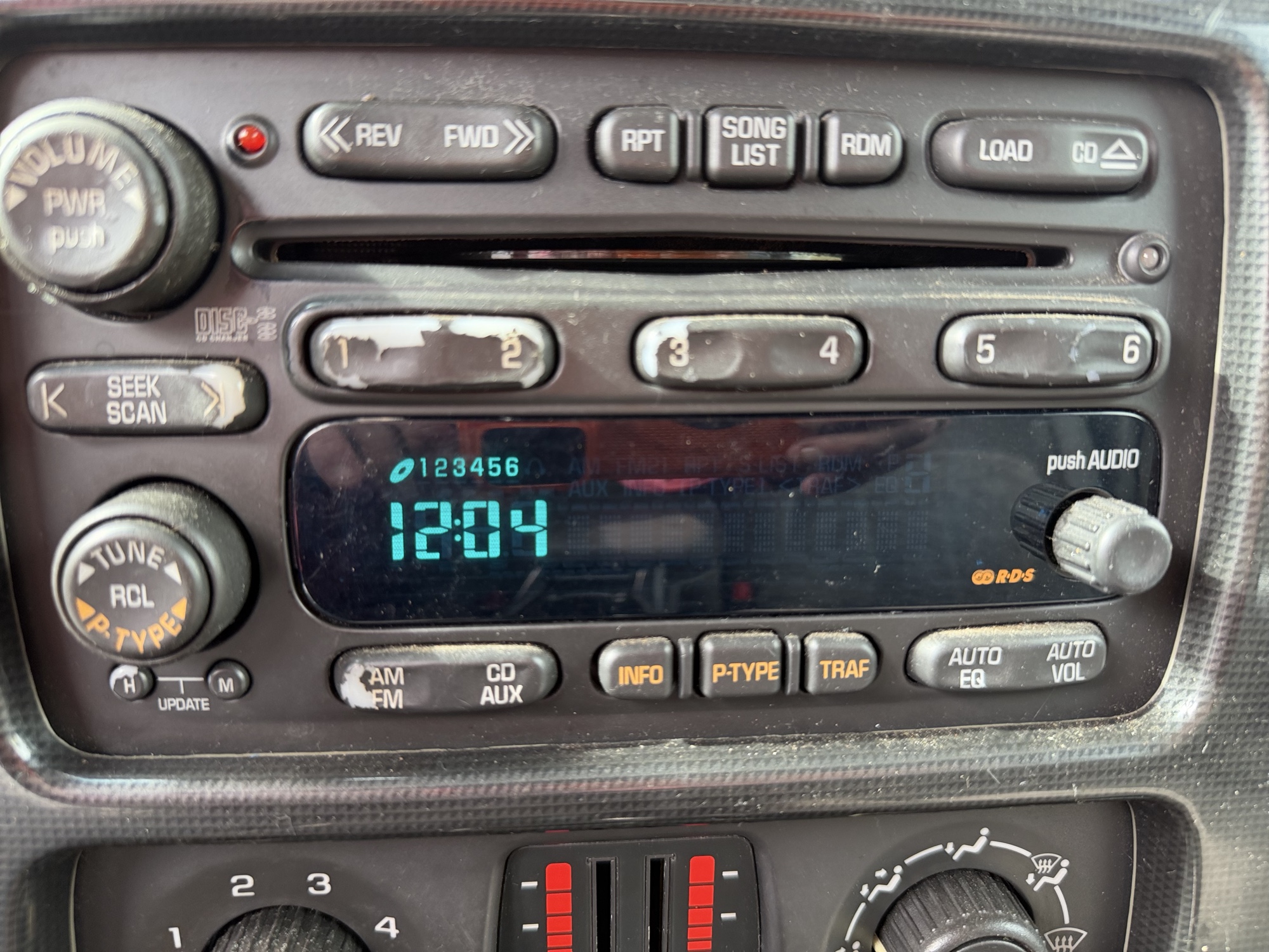 2002 gmc envoy with 220295 miles for sale near Elk River, Minnesota 106665_39_radio_closeup.jpg