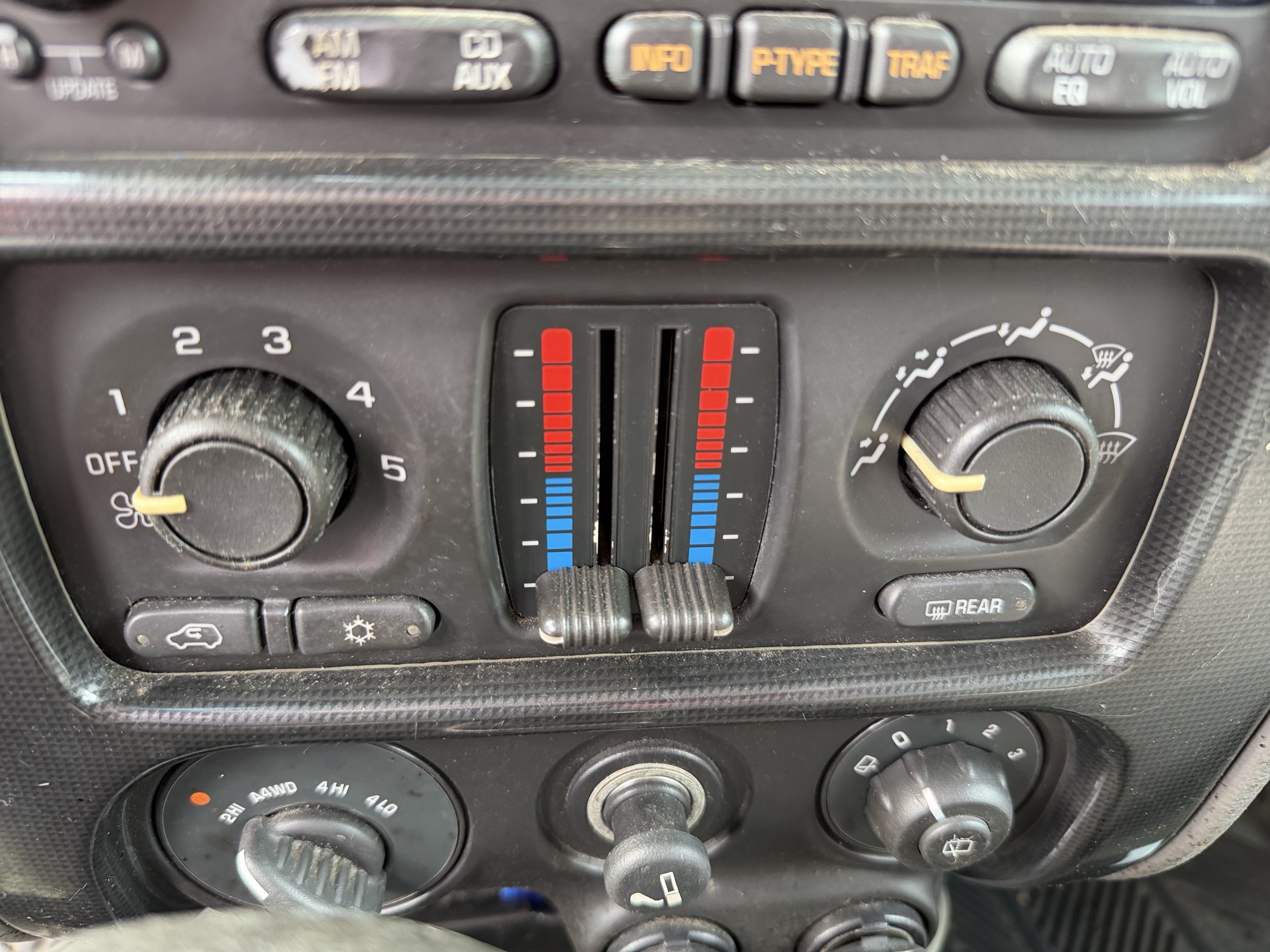 2002 gmc envoy with 220295 miles for sale near Elk River, Minnesota 106665_40_climate_control.jpg