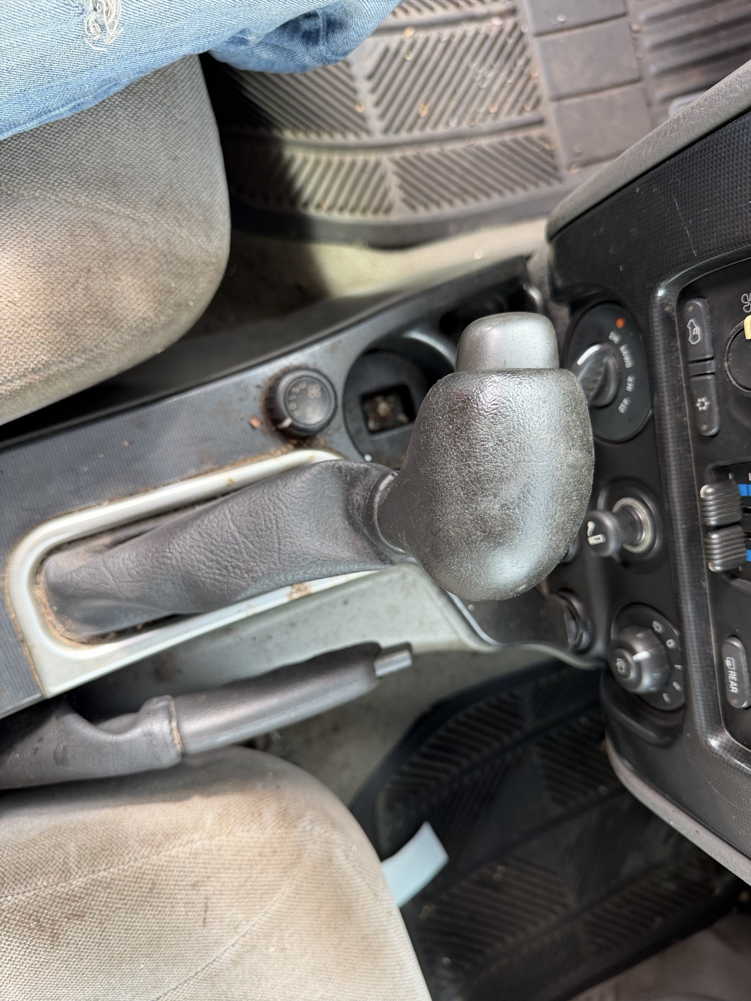 2002 gmc envoy with 220295 miles for sale near Elk River, Minnesota 106665_41_shifter.jpg