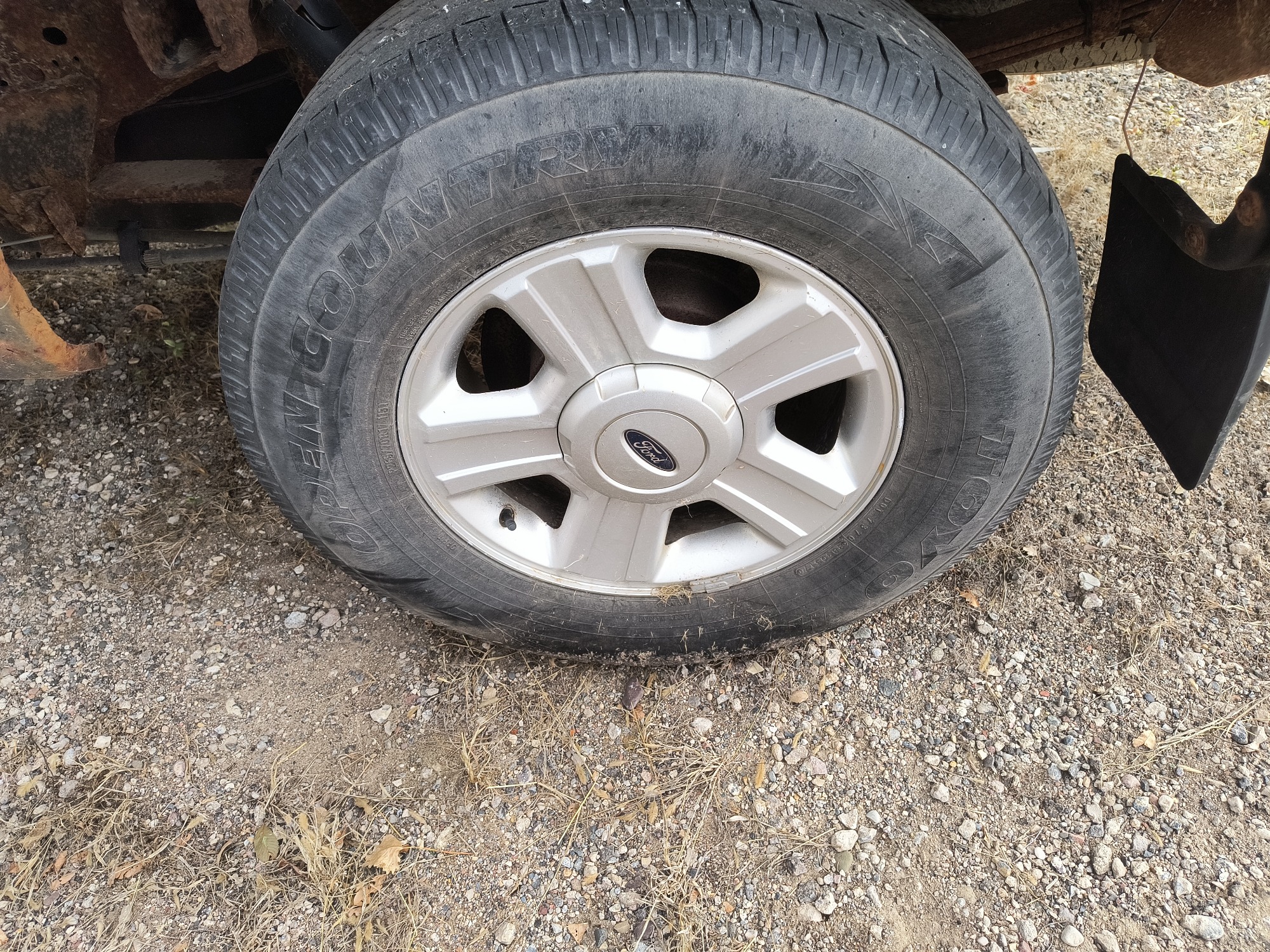 2004 ford f-150 xl-supercab-4wd with 217438 miles for sale near Elk River, Minnesota 106666_13_rear_drv_wheel.jpg