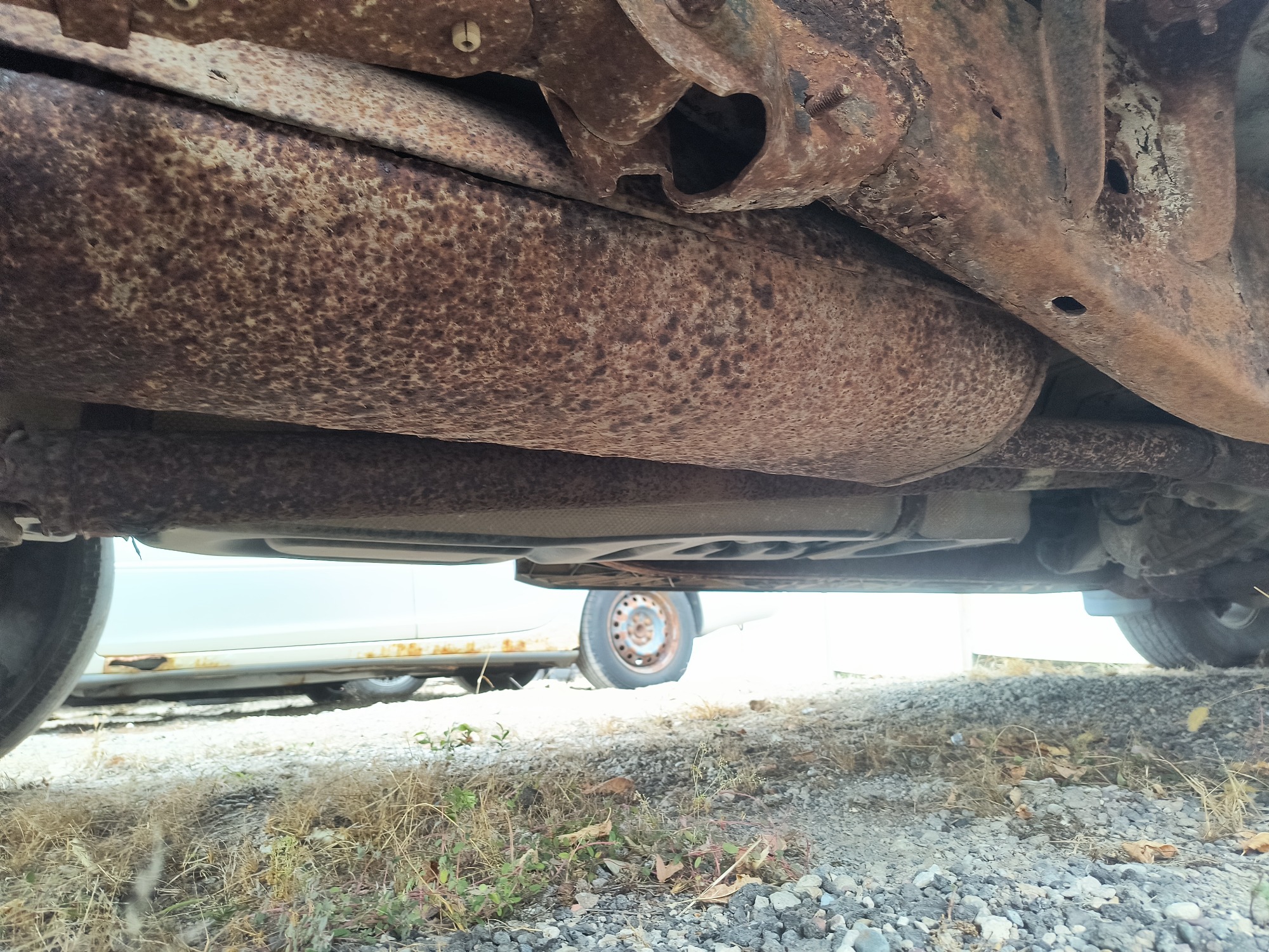 2004 ford f-150 xl-supercab-4wd with 217438 miles for sale near Elk River, Minnesota 106666_20_undercar_rear_pass.jpg
