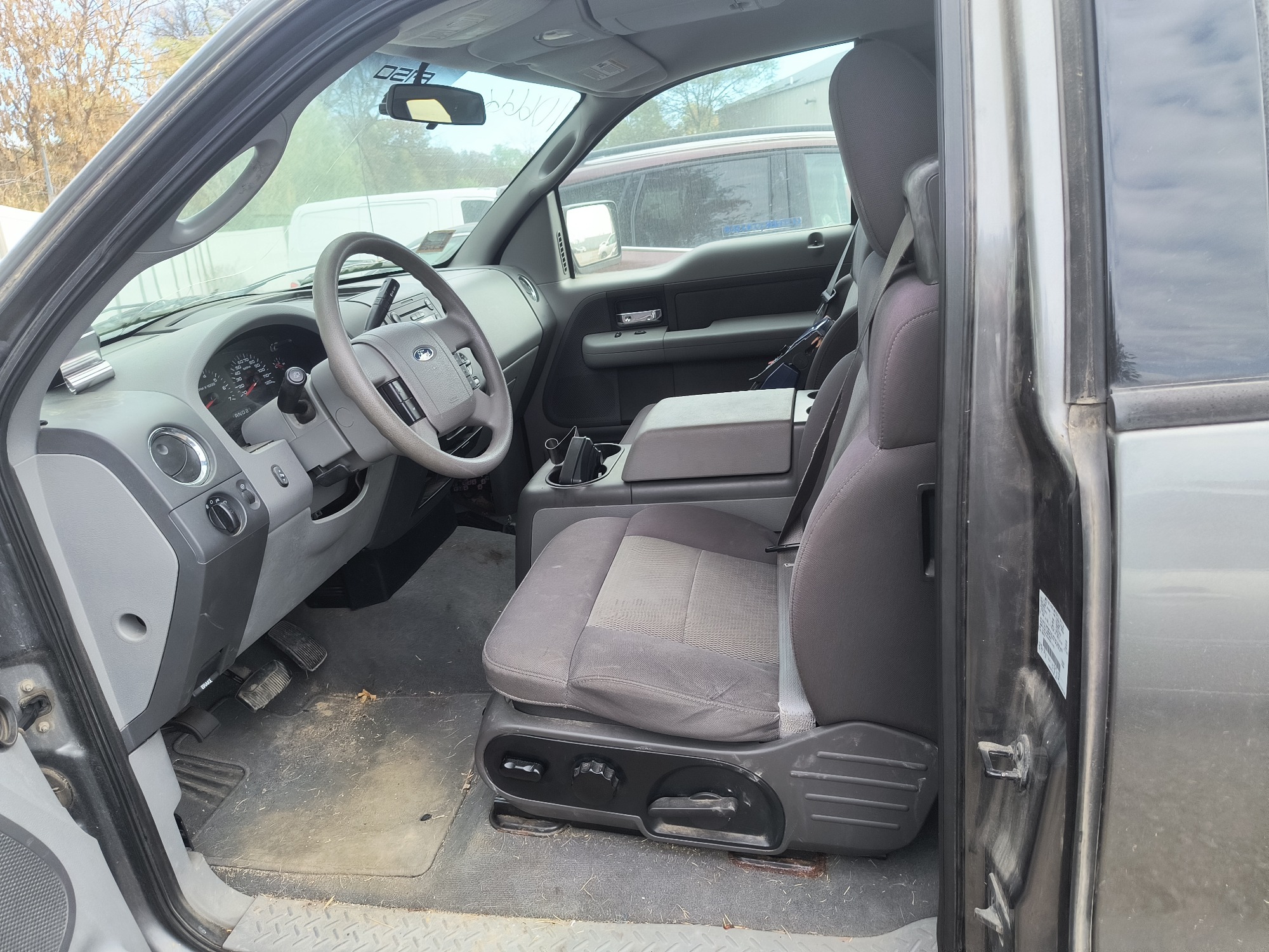 2004 ford f-150 xl-supercab-4wd with 217438 miles for sale near Elk River, Minnesota 106666_22_driver_seat.jpg