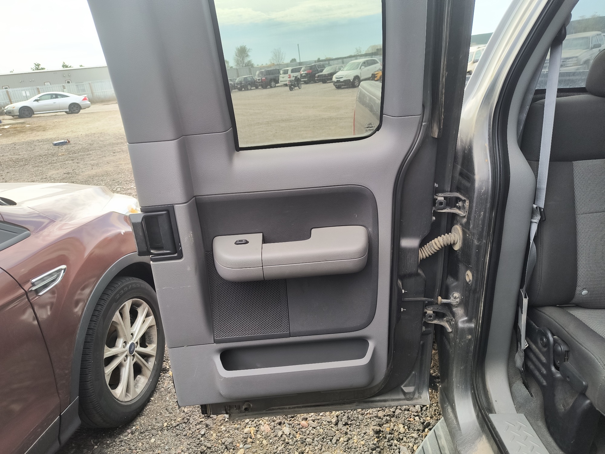 2004 ford f-150 xl-supercab-4wd with 217438 miles for sale near Elk River, Minnesota 106666_30_pass_rear_door_panel.jpg