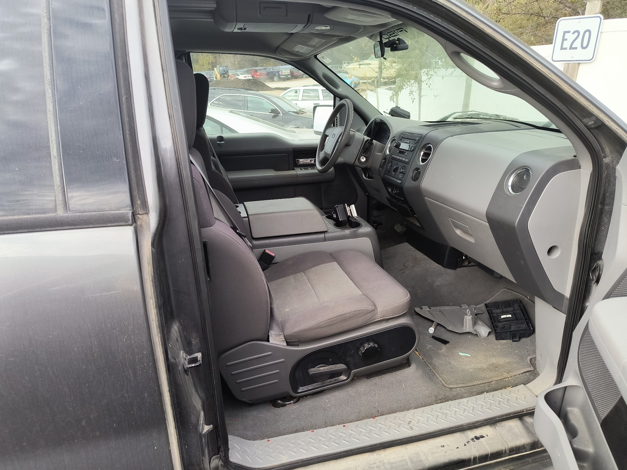 2004 ford f-150 xl-supercab-4wd with 217438 miles for sale near Elk River, Minnesota 106666_31_passenger_seat.jpg