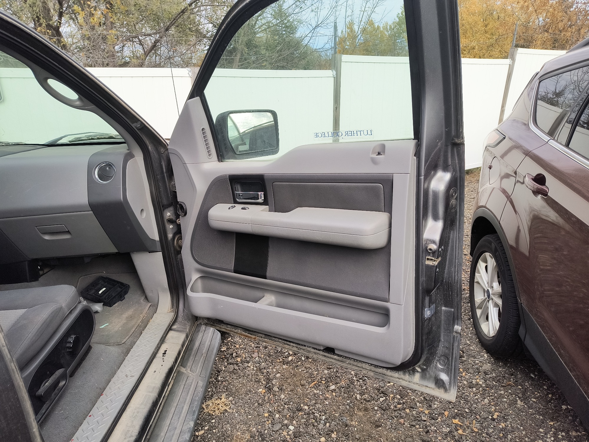 2004 ford f-150 xl-supercab-4wd with 217438 miles for sale near Elk River, Minnesota 106666_32_passenger_door_panel.jpg