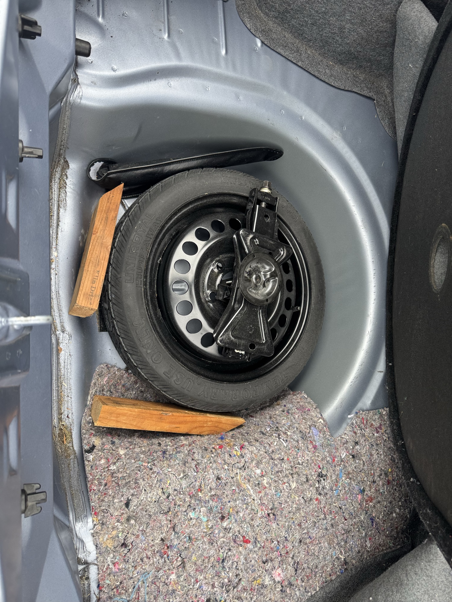 1996 oldsmobile ciera sl-1sc with 24778 miles for sale near Elk River, Minnesota 106667_27_spare_tire.jpg