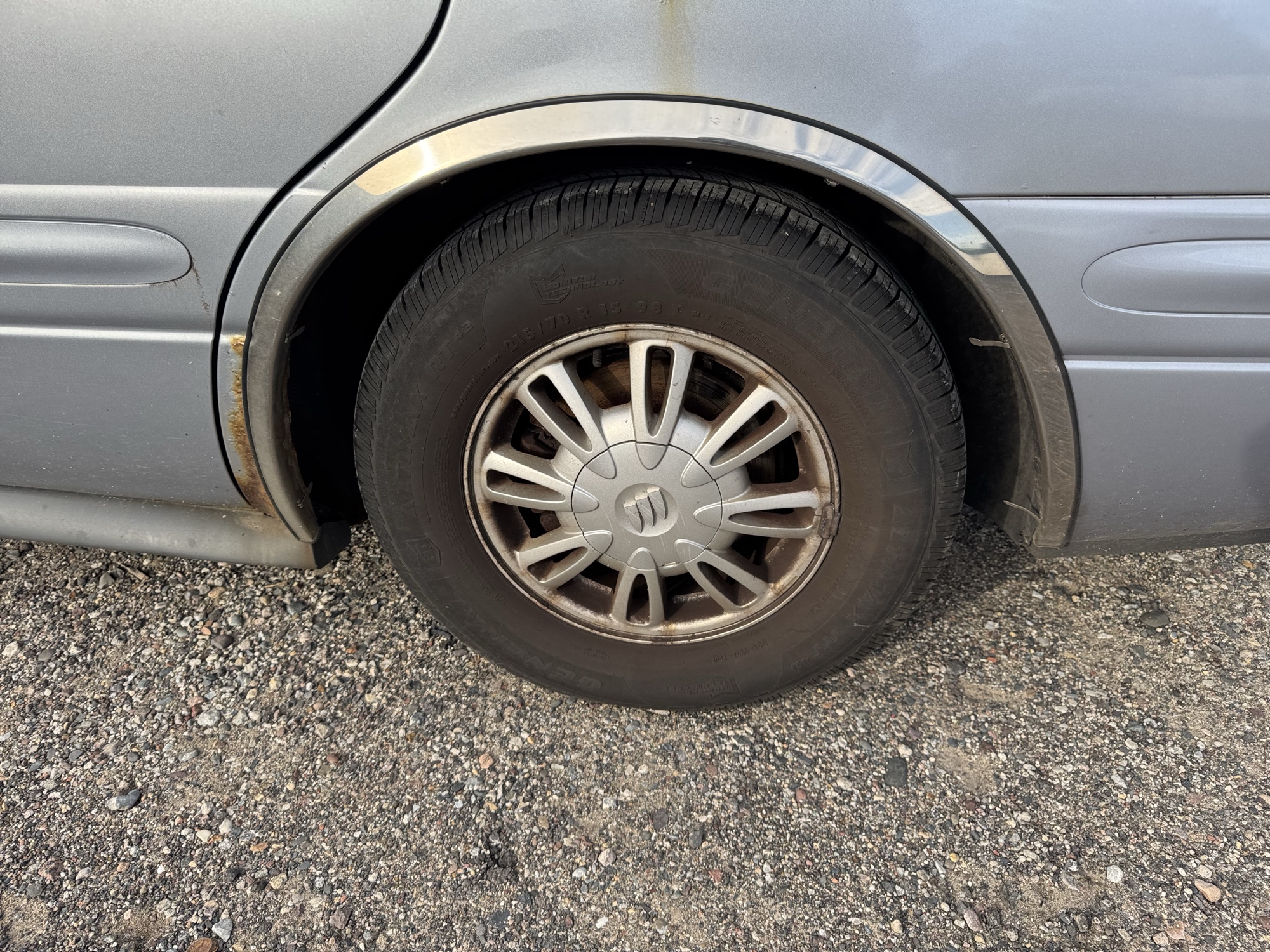 2005 buick lesabre limited with 211419 miles for sale near Elk River, Minnesota 106668_13_rear_drv_wheel.jpg