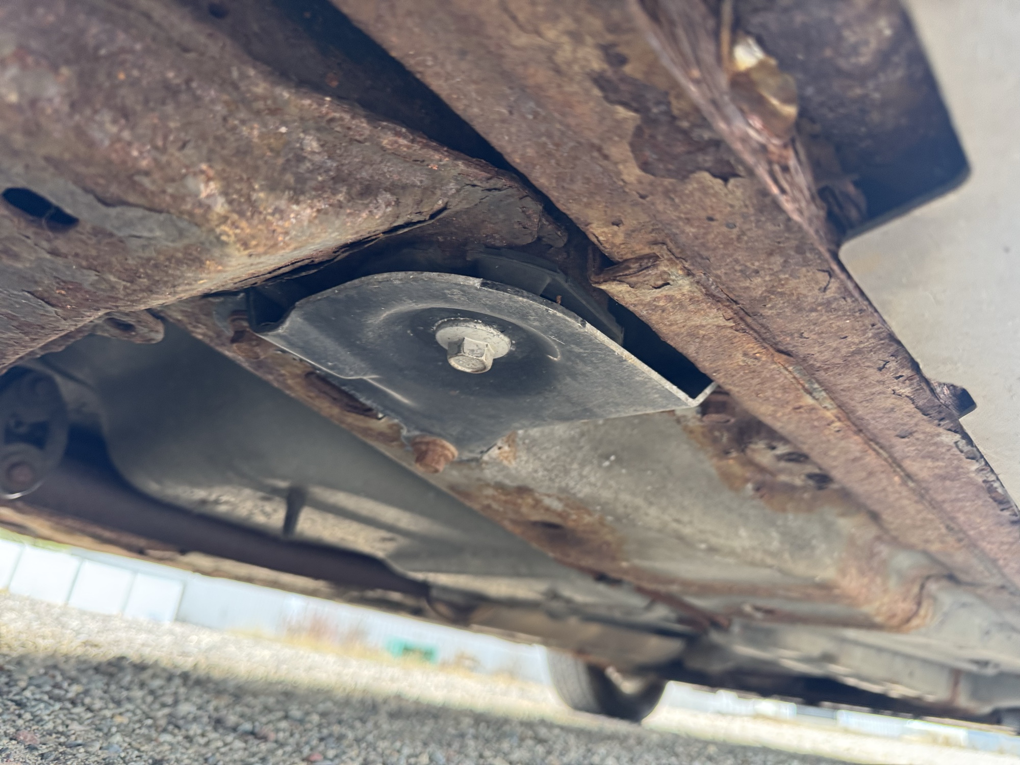 2005 buick lesabre limited with 211419 miles for sale near Elk River, Minnesota 106668_20_undercar_rear_pass.jpg