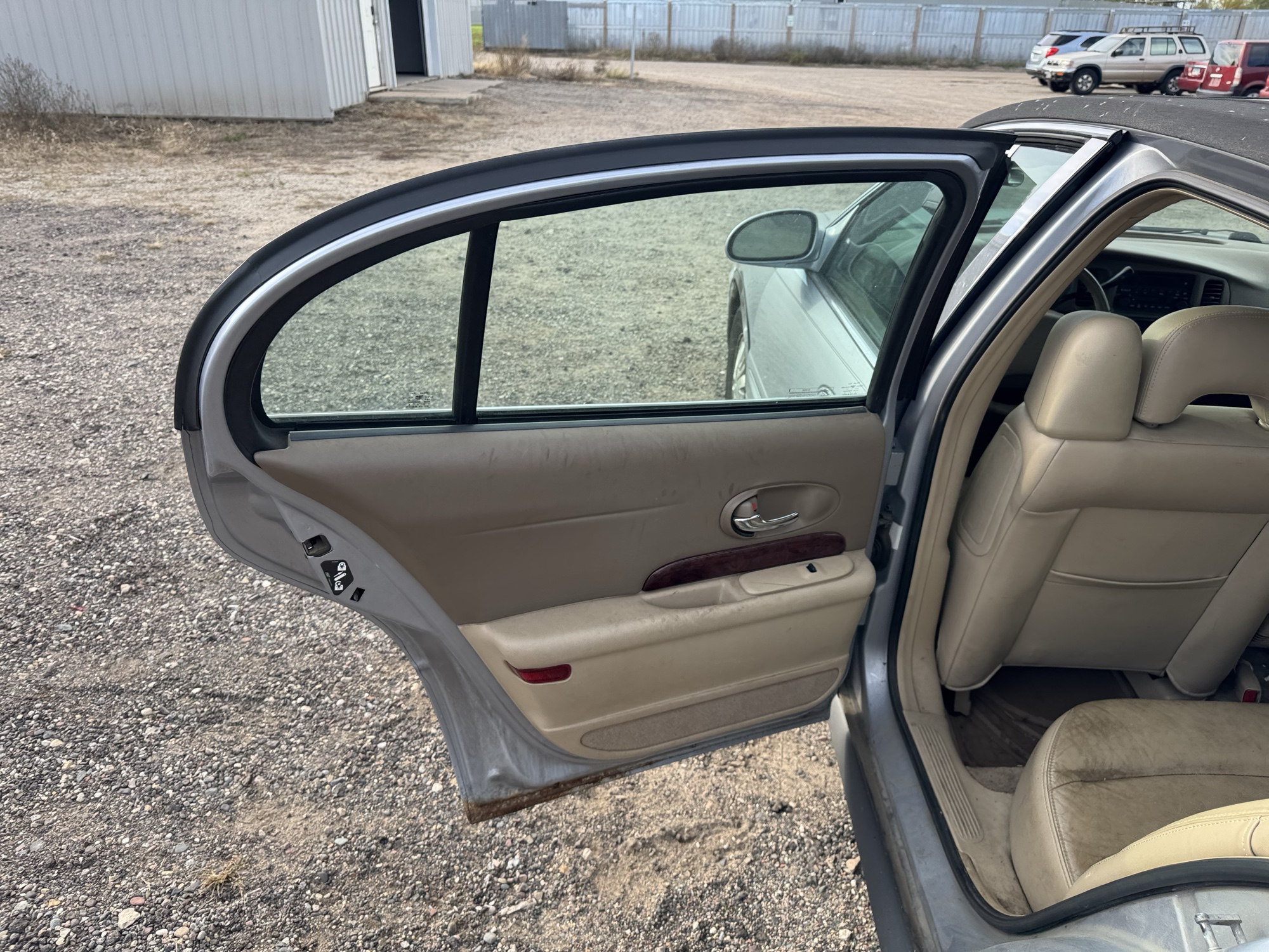 2005 buick lesabre limited with 211419 miles for sale near Elk River, Minnesota 106668_25_drv_rear_door_panel.jpg