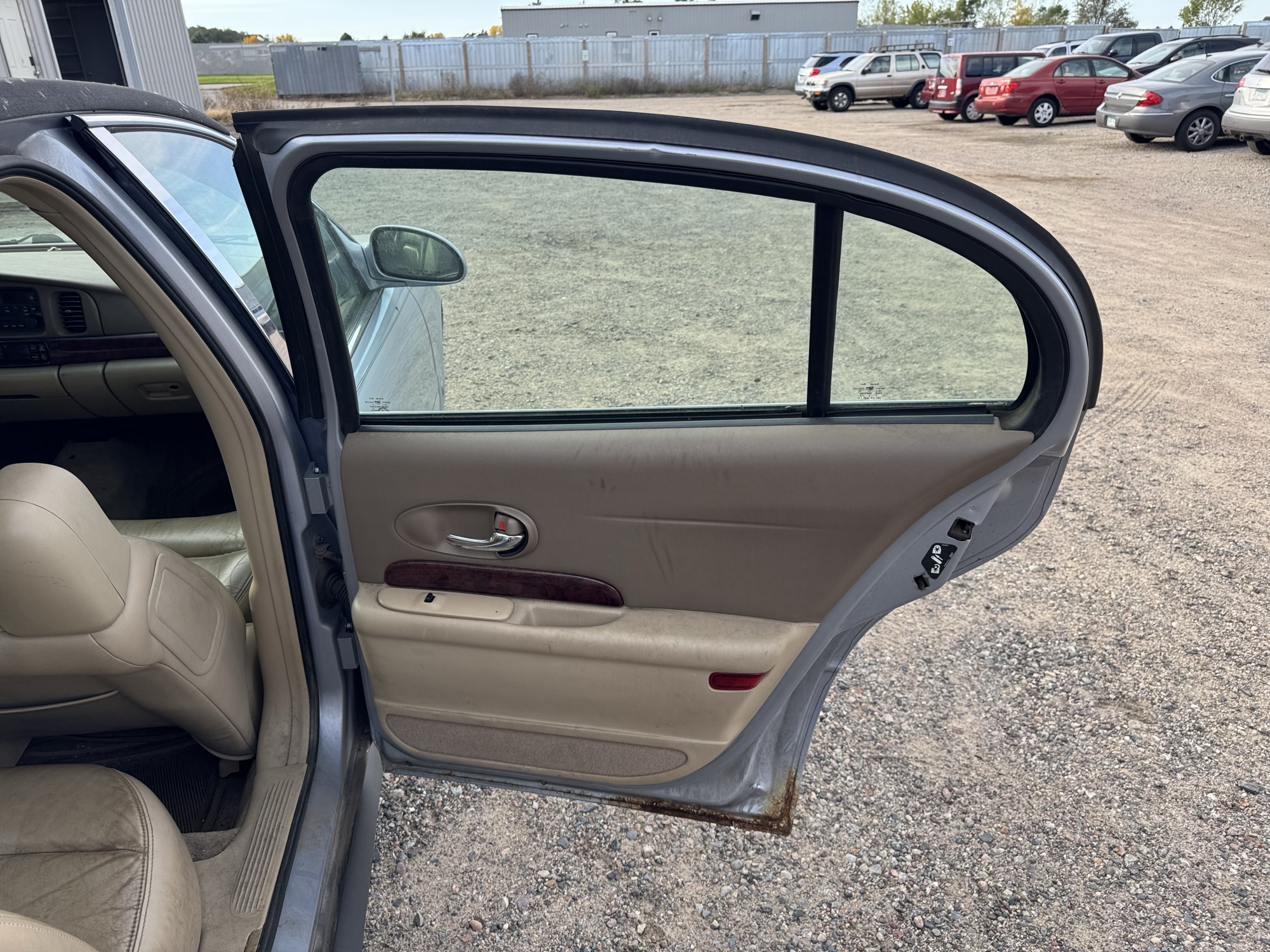 2005 buick lesabre limited with 211419 miles for sale near Elk River, Minnesota 106668_30_pass_rear_door_panel.jpg