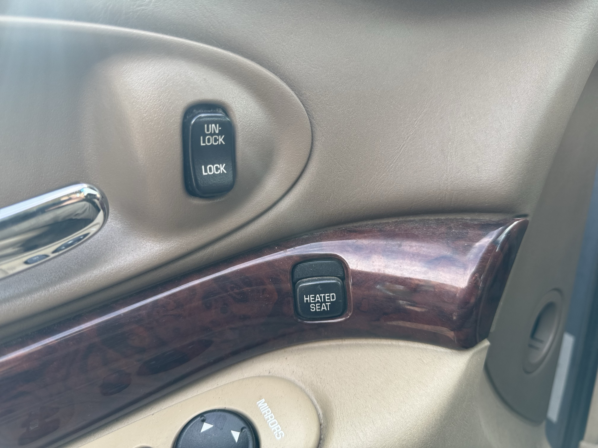 2005 buick lesabre limited with 211419 miles for sale near Elk River, Minnesota 106668_42_heated_seat_switches.jpg