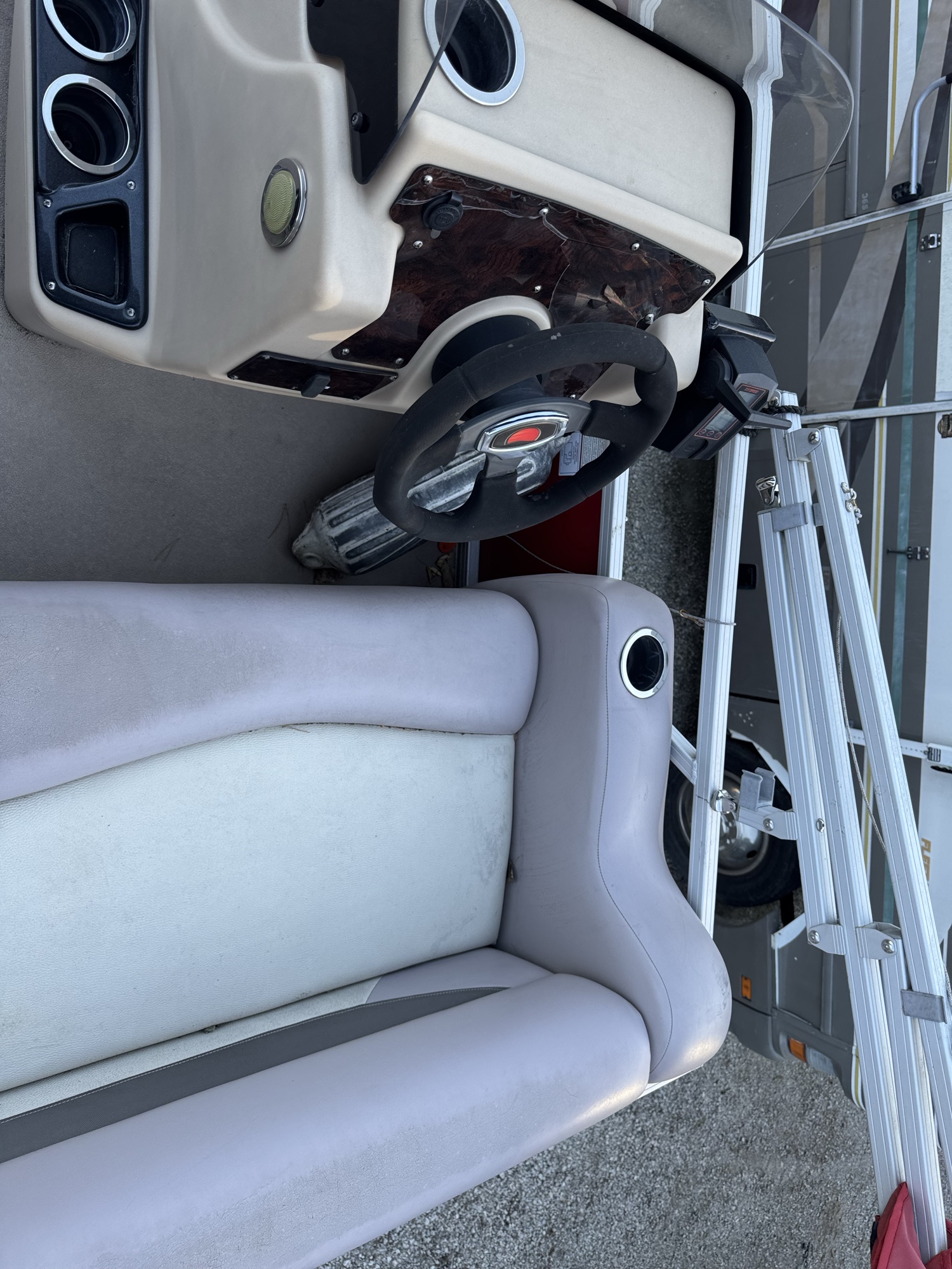 2015 suntracker bb16e for sale near Elk River, Minnesota 106669_22_driver_seat.jpg