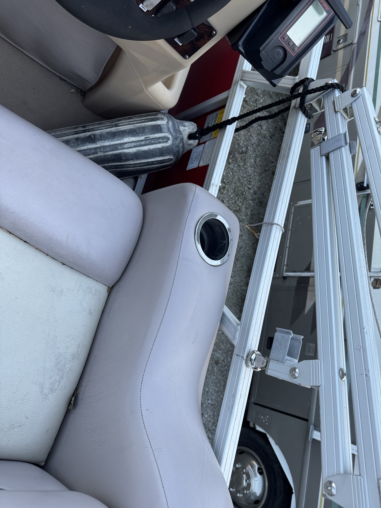 2015 suntracker bb16e for sale near Elk River, Minnesota 106669_23_driver_door_panel.jpg