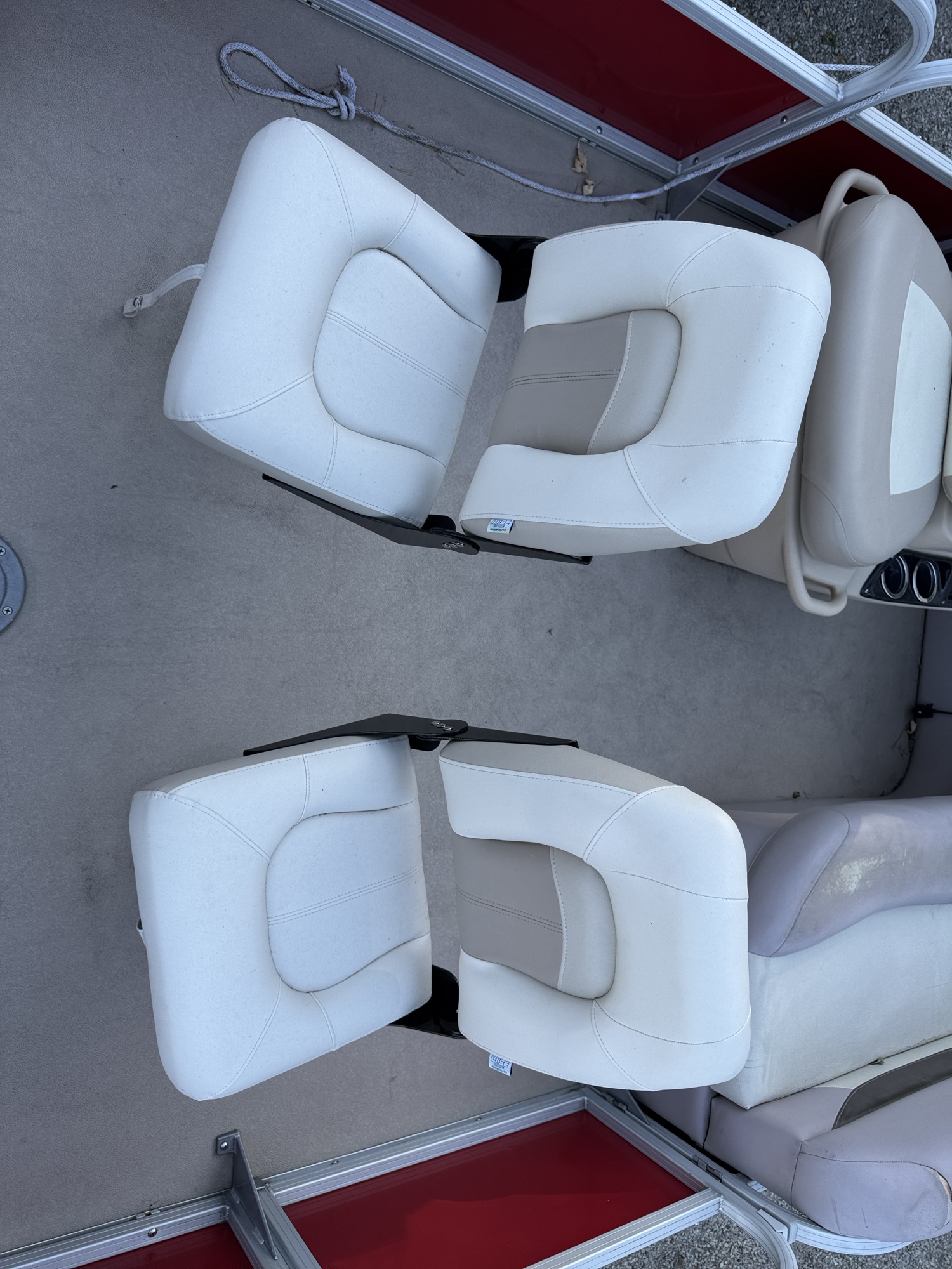 2015 suntracker bb16e for sale near Elk River, Minnesota 106669_31_passenger_seat.jpg
