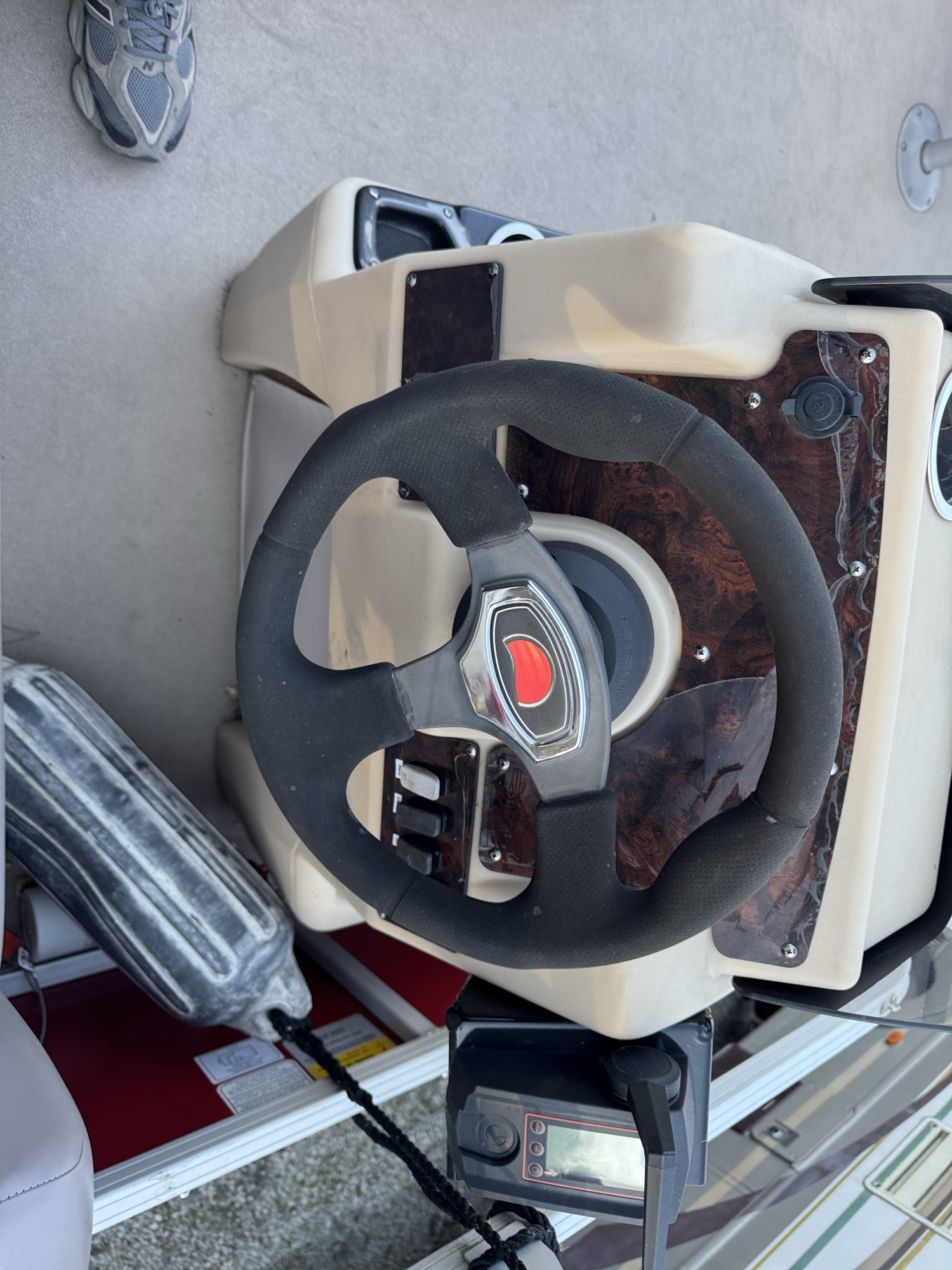 2015 suntracker bb16e for sale near Elk River, Minnesota 106669_36_steering_wheel.jpg