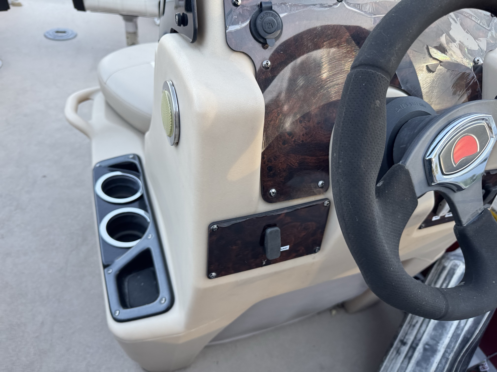 2015 suntracker bb16e for sale near Elk River, Minnesota 106669_37_left_of_steering_wheel.jpg