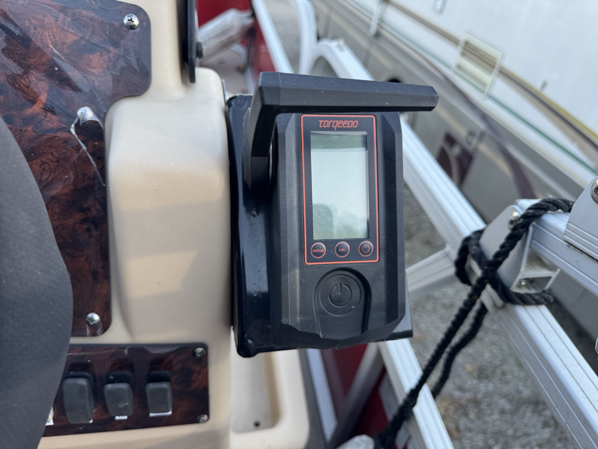 2015 suntracker bb16e for sale near Elk River, Minnesota 106669_39_radio_closeup.jpg