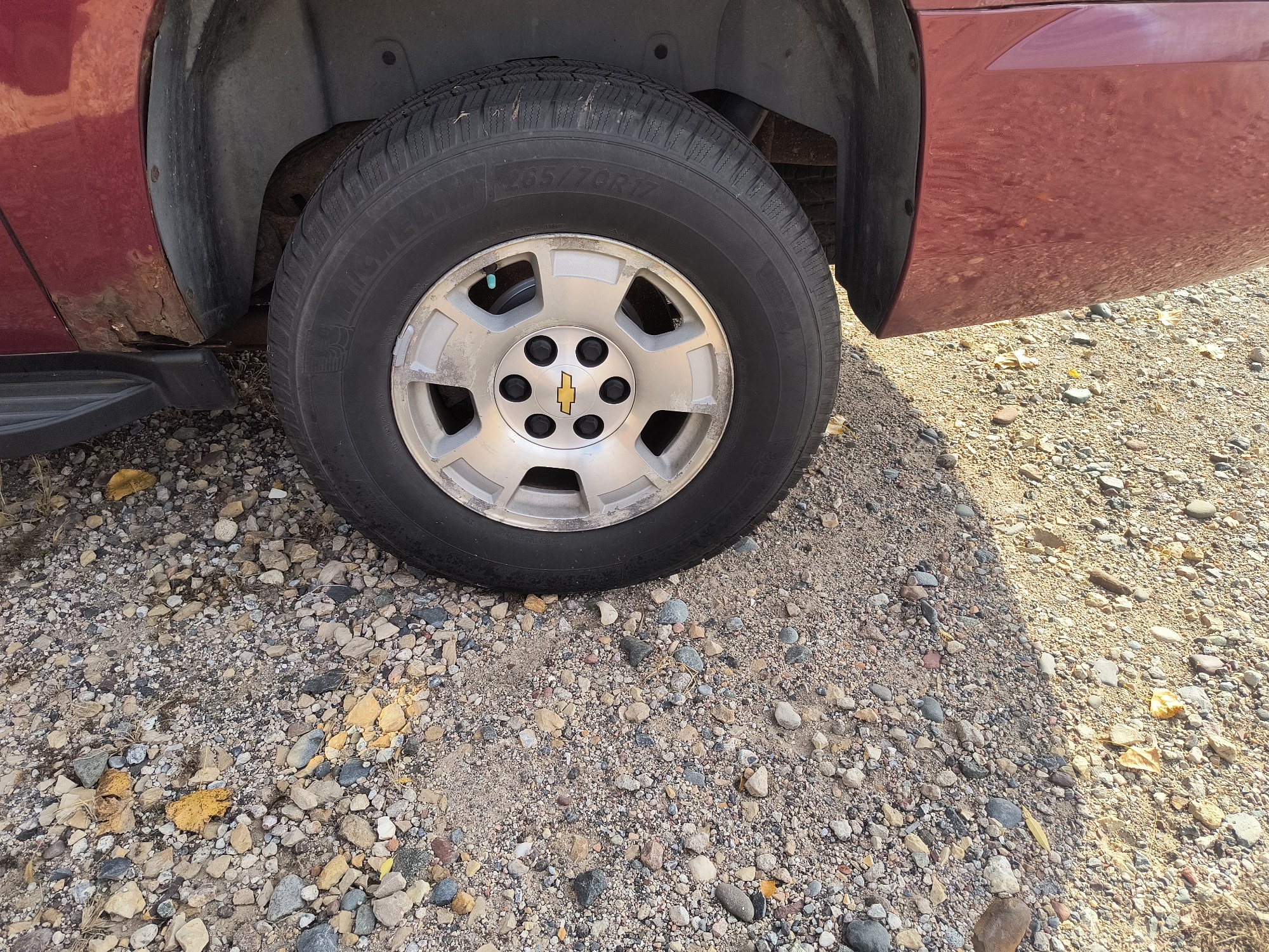 2007 chevrolet suburban lt1-1500-4wd with 240849 miles for sale near Elk River, Minnesota 106670_13_rear_drv_wheel.jpg