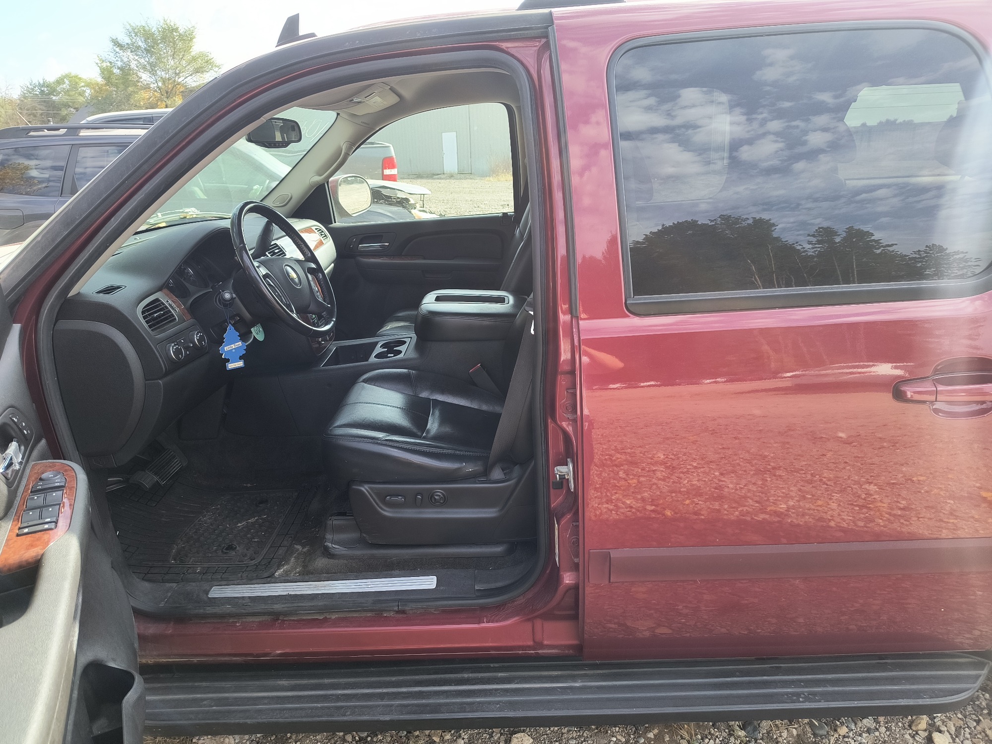 2007 chevrolet suburban lt1-1500-4wd with 240849 miles for sale near Elk River, Minnesota 106670_22_driver_seat.jpg