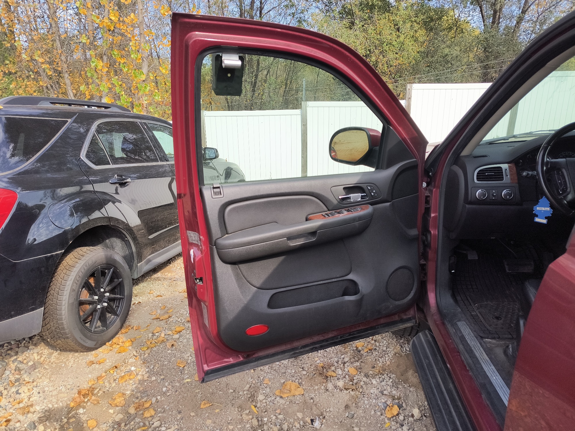 2007 chevrolet suburban lt1-1500-4wd with 240849 miles for sale near Elk River, Minnesota 106670_23_driver_door_panel.jpg