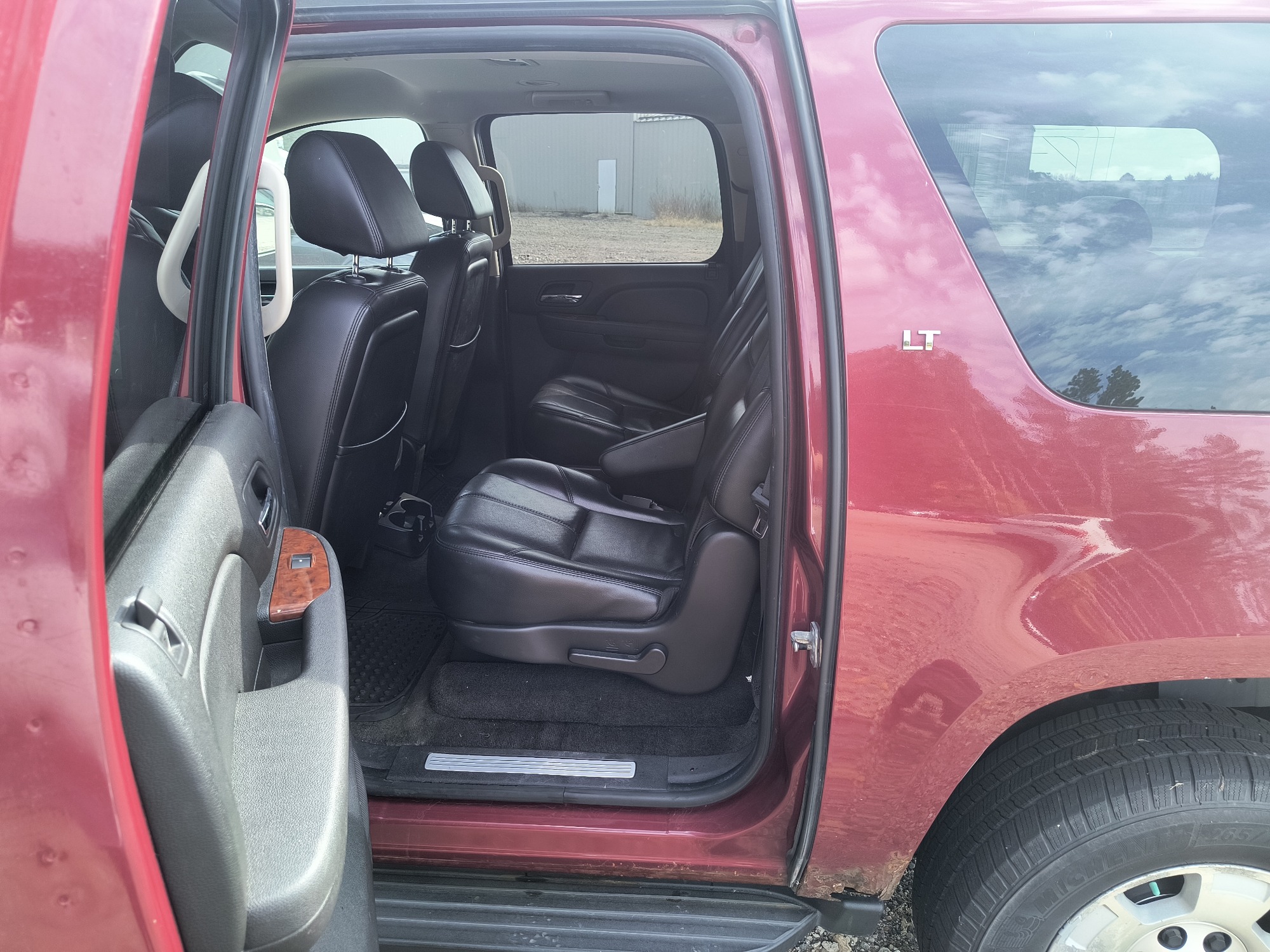 2007 chevrolet suburban lt1-1500-4wd with 240849 miles for sale near Elk River, Minnesota 106670_24_drv_rear_seat.jpg
