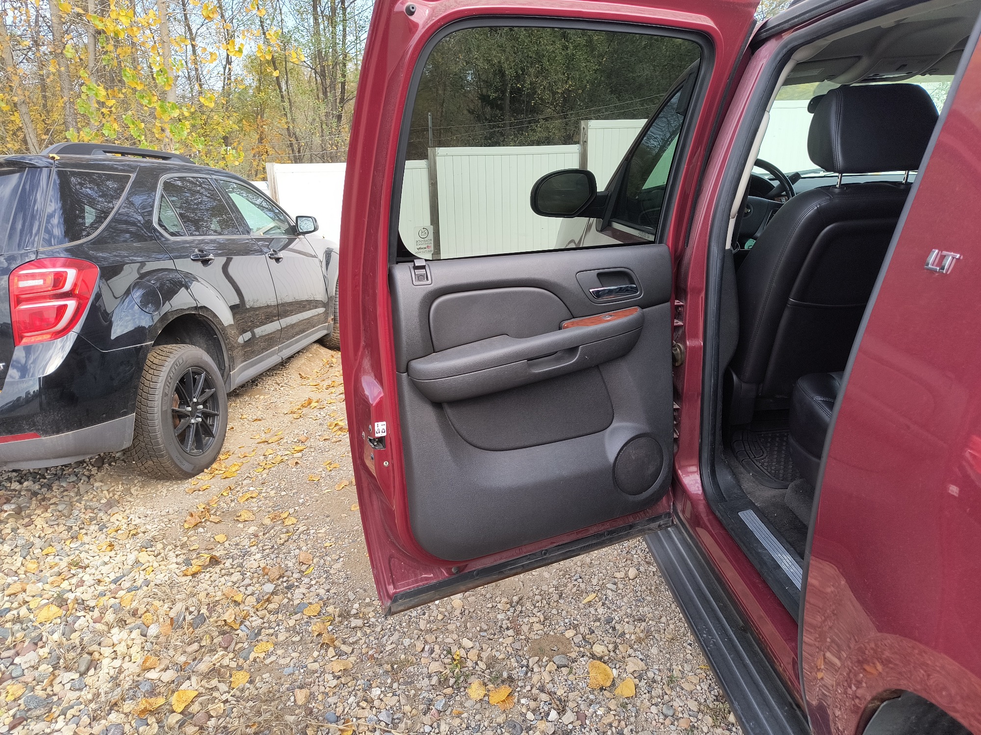 2007 chevrolet suburban lt1-1500-4wd with 240849 miles for sale near Elk River, Minnesota 106670_25_drv_rear_door_panel.jpg