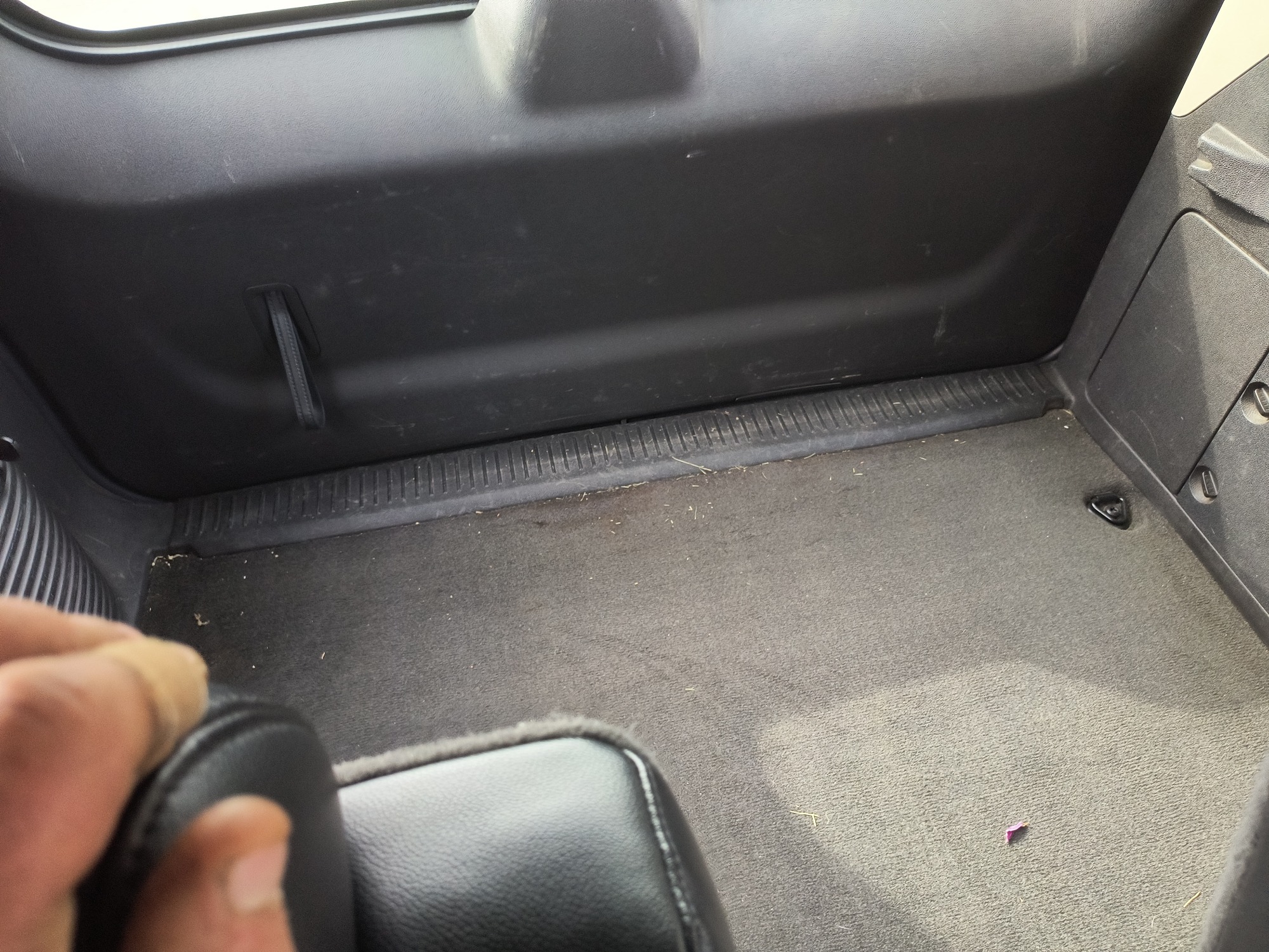 2007 chevrolet suburban lt1-1500-4wd with 240849 miles for sale near Elk River, Minnesota 106670_26_trunk.jpg
