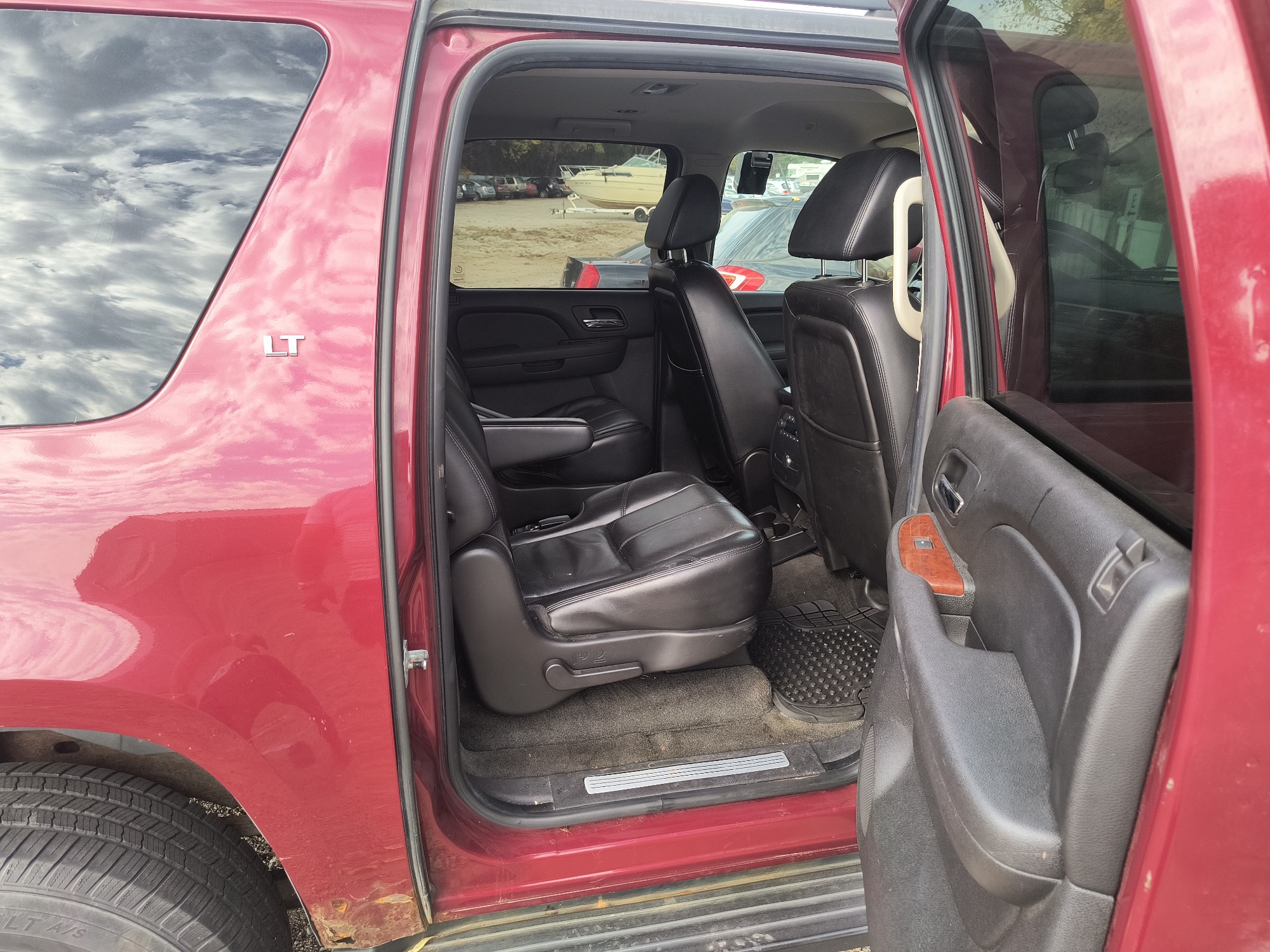 2007 chevrolet suburban lt1-1500-4wd with 240849 miles for sale near Elk River, Minnesota 106670_28_pass_rear_seat.jpg