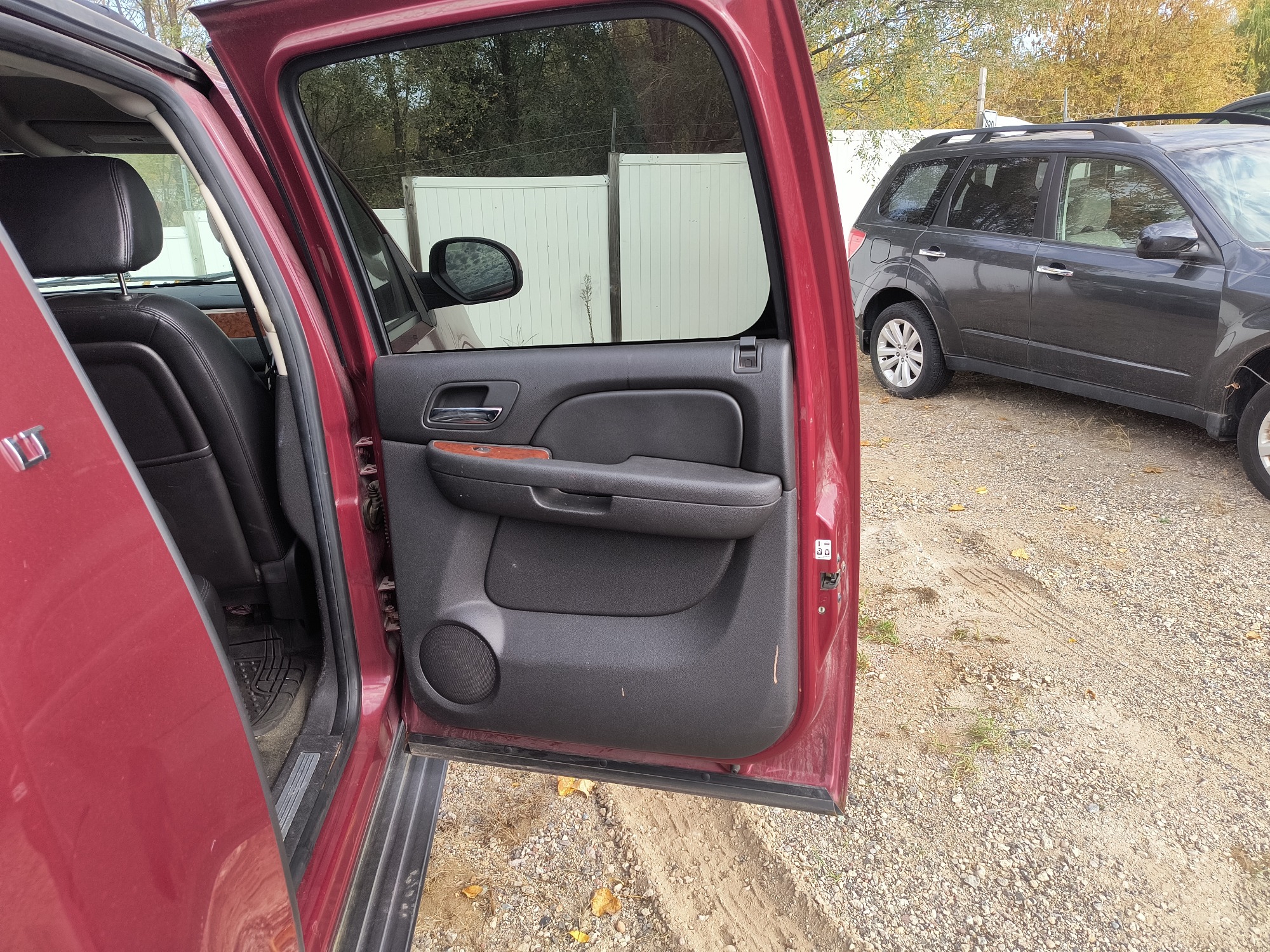 2007 chevrolet suburban lt1-1500-4wd with 240849 miles for sale near Elk River, Minnesota 106670_30_pass_rear_door_panel.jpg