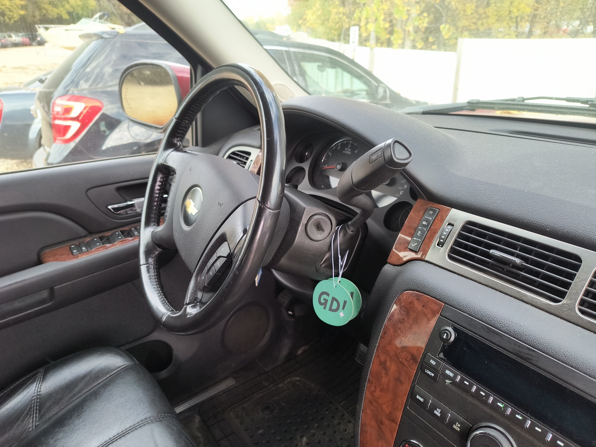 2007 chevrolet suburban lt1-1500-4wd with 240849 miles for sale near Elk River, Minnesota 106670_36_steering_wheel.jpg